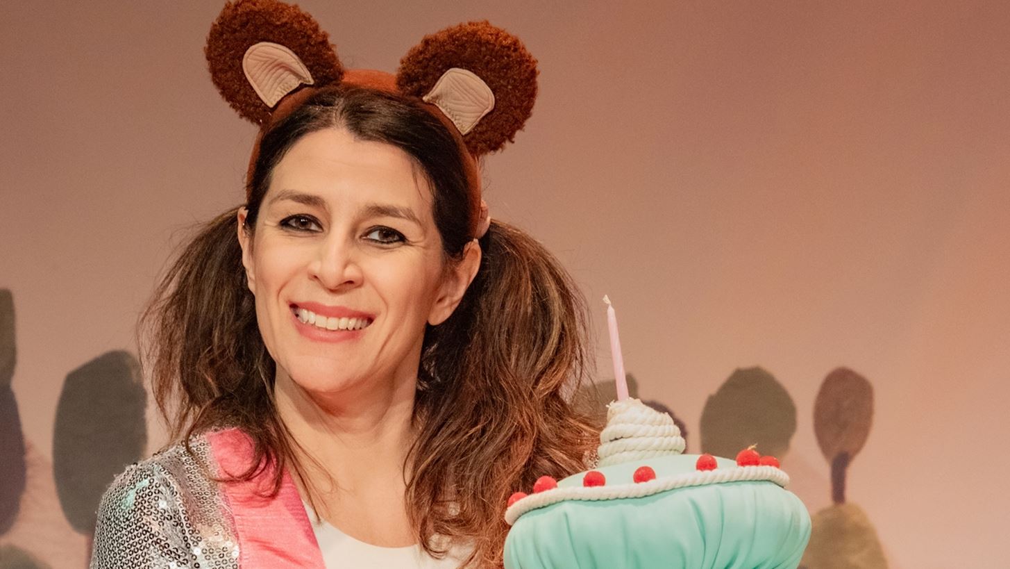 &#x397; &#x39C;&#x3B1;&#x3C1;&#x3AF;&#x3B1; &#x39A;&#x3B7;&#x3BB;&#x3B1;&#x3B7;&#x3B4;&#x3CC;&#x3BD;&#x3B7; &#x3C0;&#x3B1;&#x3C1;&#x3BF;&#x3C5;&#x3C3;&#x3B9;&#x3AC;&#x3B6;&#x3B5;&#x3B9; &#x3BC;&#x3B9;&#x3B1; &#x3B1;&#x3C0;&#x3CC; &#x3C4;&#x3B9;&#x3C2; &#x3C0;&#x3B9;&#x3BF; &#x3C0;&#x3B5;&#x3C4;&#x3C5;&#x3C7;&#x3B7;&#x3BC;&#x3AD;&#x3BD;&#x3B5;&#x3C2; &#x3B8;&#x3B5;&#x3B1;&#x3C4;&#x3C1;&#x3B9;&#x3BA;&#x3AD;&#x3C2; &#x3C0;&#x3B1;&#x3C1;&#x3B1;&#x3C3;&#x3C4;&#x3AC;&#x3C3;&#x3B5;&#x3B9;&#x3C2; &#x3B3;&#x3B9;&#x3B1; &#x3C0;&#x3B1;&#x3B9;&#x3B4;&#x3B9;&#x3AC;