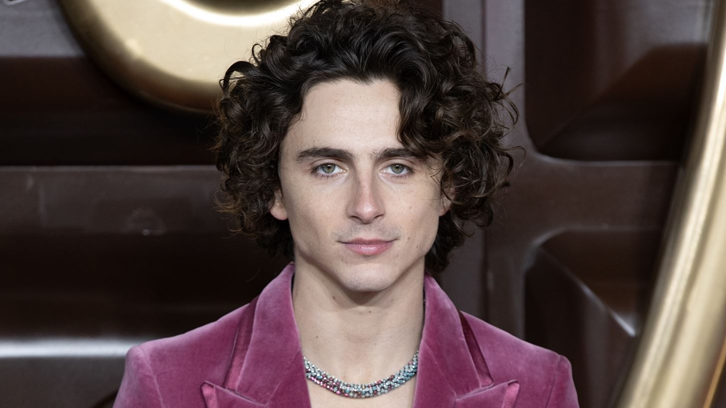 Timoth&#xE9;e Chalamet | &#x397; &#x3B5;&#x3BD;&#x3C4;&#x3C5;&#x3C0;&#x3C9;&#x3C3;&#x3B9;&#x3B1;&#x3BA;&#x3AE; Red Carpet &#x3B5;&#x3BC;&#x3C6;&#x3AC;&#x3BD;&#x3B9;&#x3C3;&#x3B7; &#x3BC;&#x3B5; custom Cartier &#x3B1;&#x3BE;&#x3B5;&#x3C3;&#x3BF;&#x3C5;&#x3AC;&#x3C1;
