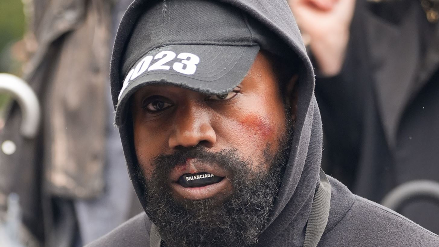Kanye West | &#x397; &#x3B1;&#x3BD;&#x3B1;&#x3C0;&#x3AC;&#x3BD;&#x3C4;&#x3B5;&#x3C7;&#x3B7; &#x3B5;&#x3BC;&#x3C6;&#x3AC;&#x3BD;&#x3B9;&#x3C3;&#x3B7; &#x3C4;&#x3BF;&#x3C5; &#x3C1;&#x3AC;&#x3C0;&#x3B5;&#x3C1; &#x3C3;&#x3C4;&#x3B7;&#x3BD; &#x3C0;&#x3B1;&#x3C3;&#x3B1;&#x3C1;&#x3AD;&#x3BB;&#x3B1; &#x3C4;&#x3BF;&#x3C5; &#x3BF;&#x3AF;&#x3BA;&#x3BF;&#x3C5; Balenciaga