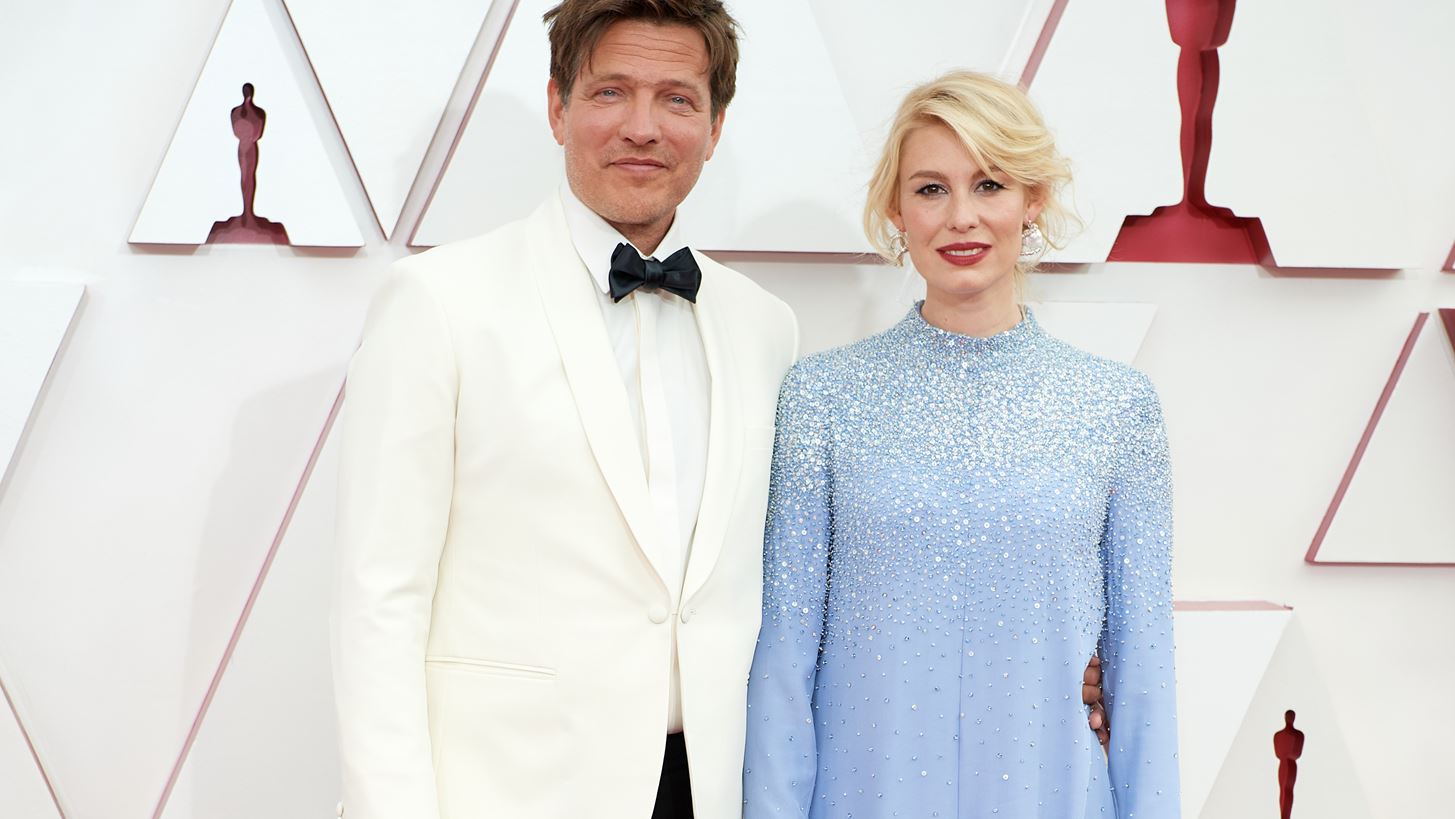 Thomas Vinterberg | &#x39F; &#x3C3;&#x3BA;&#x3B7;&#x3BD;&#x3BF;&#x3B8;&#x3AD;&#x3C4;&#x3B7;&#x3C2; &#x3C4;&#x3BF;&#x3C5; &#x2018;Another Round&#x2019; &#x3B1;&#x3C6;&#x3B9;&#x3AD;&#x3C1;&#x3C9;&#x3C3;&#x3B5; &#x3C4;&#x3BF; &#x38C;&#x3C3;&#x3BA;&#x3B1;&#x3C1; &#x3C4;&#x3BF;&#x3C5; &#x3C3;&#x3C4;&#x3B7;&#x3BD; &#x3B1;&#x3B4;&#x3B9;&#x3BA;&#x3BF;&#x3C7;&#x3B1;&#x3BC;&#x3AD;&#x3BD;&#x3B7; &#x3BA;&#x3CC;&#x3C1;&#x3B7; &#x3C4;&#x3BF;&#x3C5;