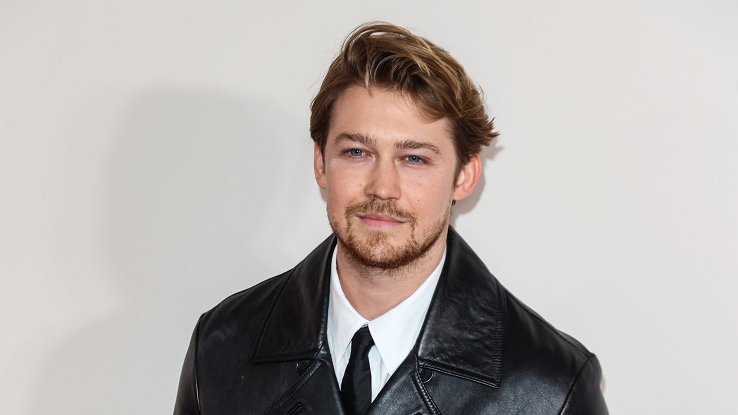 Joe Alwyn | &#x39F; &#x3C0;&#x3C1;&#x3C9;&#x3C4;&#x3B1;&#x3B3;&#x3C9;&#x3BD;&#x3B9;&#x3C3;&#x3C4;&#x3AE;&#x3C2; &#x3C4;&#x3BF;&#x3C5; &#x393;&#x3B9;&#x3CE;&#x3C1;&#x3B3;&#x3BF;&#x3C5; &#x39B;&#x3AC;&#x3BD;&#x3B8;&#x3B9;&#x3BC;&#x3BF;&#x3C5; &#x3BC;&#x3B1;&#x3C2; &#x3C3;&#x3CD;&#x3C3;&#x3C4;&#x3B7;&#x3C3;&#x3B5; &#x3C4;&#x3B7; &#x3B3;&#x3AC;&#x3C4;&#x3B1; &#x3C0;&#x3BF;&#x3C5; &#x3BC;&#x3BF;&#x3B9;&#x3AC;&#x3B6;&#x3B5;&#x3B9; &#x3BC;&#x3B5; &#x3C4;&#x3B7;&#x3BD; Emma Stone