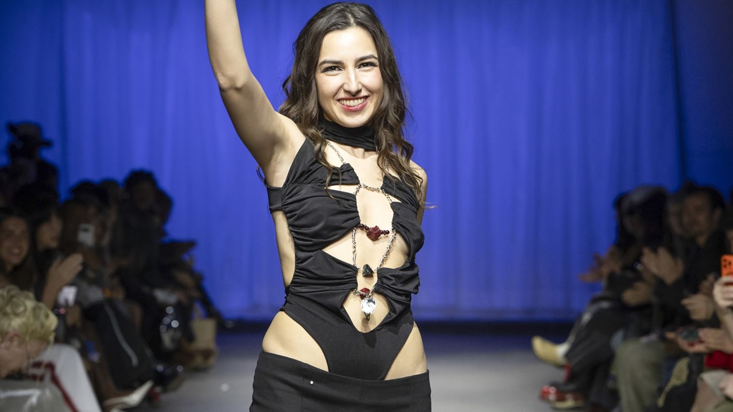 Women Dressing Women | &#x3A0;&#x3BF;&#x3B9;&#x3B5;&#x3C2; &#x3C3;&#x3C7;&#x3B5;&#x3B4;&#x3B9;&#x3AC;&#x3C3;&#x3C4;&#x3C1;&#x3B9;&#x3B5;&#x3C2; &#x3BC;&#x3B1;&#x3C2; &#x3BD;&#x3C4;&#x3CD;&#x3BD;&#x3BF;&#x3C5;&#x3BD; &#x3C3;&#x3AE;&#x3BC;&#x3B5;&#x3C1;&#x3B1;;
