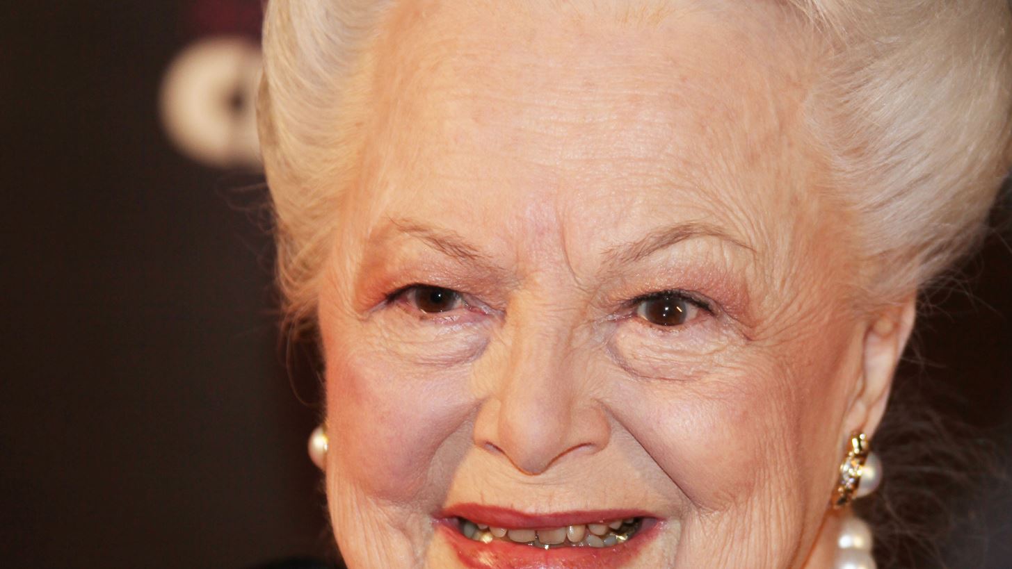 Olivia de Havilland: &#x397; &#x3C0;&#x3C1;&#x3C9;&#x3C4;&#x3B1;&#x3B3;&#x3C9;&#x3BD;&#x3AF;&#x3C3;&#x3C4;&#x3C1;&#x3B9;&#x3B1; &#x3C4;&#x3BF;&#x3C5; &#x27;&#x27;&#x38C;&#x3C3;&#x3B1; &#x3C0;&#x3B1;&#x3AF;&#x3C1;&#x3BD;&#x3B5;&#x3B9; &#x3BF; &#x3AC;&#x3BD;&#x3B5;&#x3BC;&#x3BF;&#x3C2;&#x27;&#x27; &#x3AD;&#x3BA;&#x3BB;&#x3B5;&#x3B9;&#x3C3;&#x3B5; &#x3C4;&#x3B1; 102!