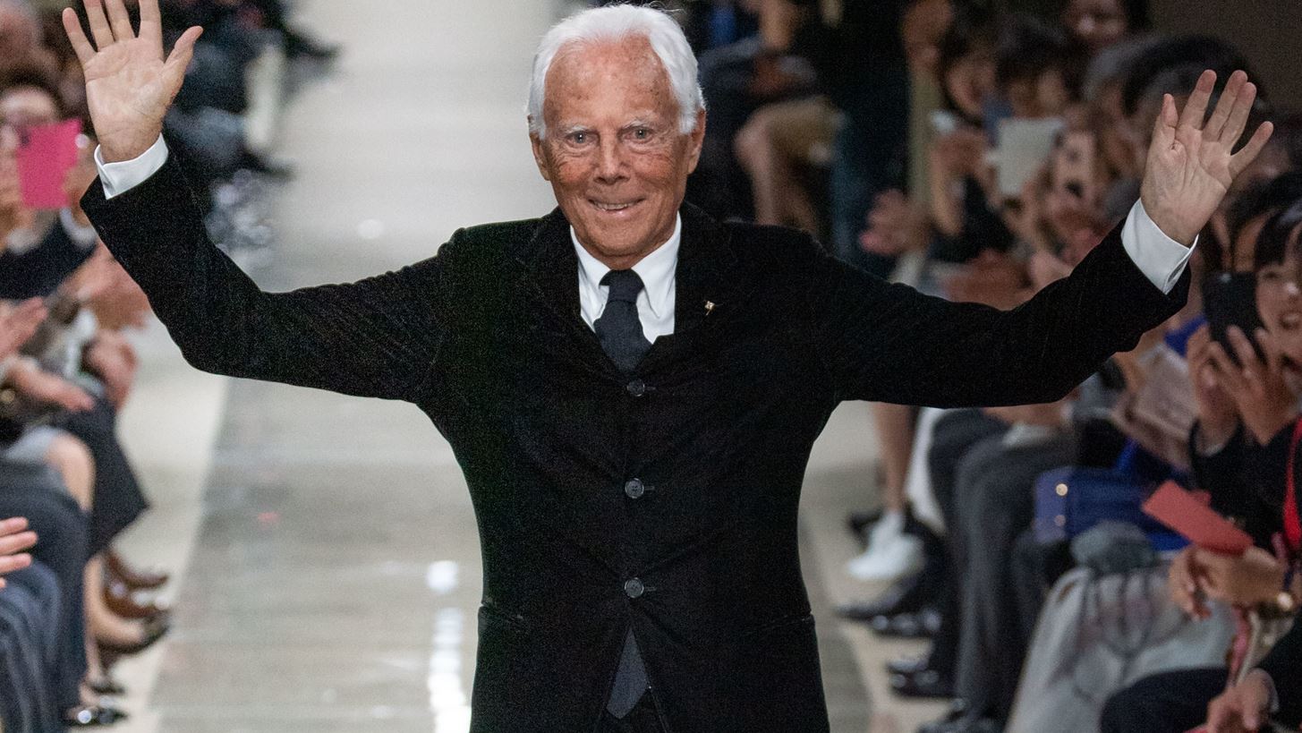 Giorgio Armani | &#x395;&#x3BE;&#x3B7;&#x3B3;&#x3B5;&#x3AF; &#x3B3;&#x3B9;&#x3B1;&#x3C4;&#x3AF; &#x3C4;&#x3BF; &#x3BA;&#x3CC;&#x3BA;&#x3BA;&#x3B9;&#x3BD;&#x3BF; &#x3C7;&#x3B1;&#x3BB;&#x3AF; &#x3C4;&#x3C9;&#x3BD; &#x38C;&#x3C3;&#x3BA;&#x3B1;&#x3C1; &#x3AD;&#x3C7;&#x3B5;&#x3B9; &#x3C4;&#x3B5;&#x3C1;&#x3AC;&#x3C3;&#x3C4;&#x3B9;&#x3B1; &#x3C3;&#x3B7;&#x3BC;&#x3B1;&#x3C3;&#x3AF;&#x3B1; &#x3B3;&#x3B9;&#x3B1; &#x3C4;&#x3BF;&#x3BD; &#x3BA;&#x3CC;&#x3C3;&#x3BC;&#x3BF; &#x3C4;&#x3B7;&#x3C2; &#x3BC;&#x3CC;&#x3B4;&#x3B1;&#x3C2;