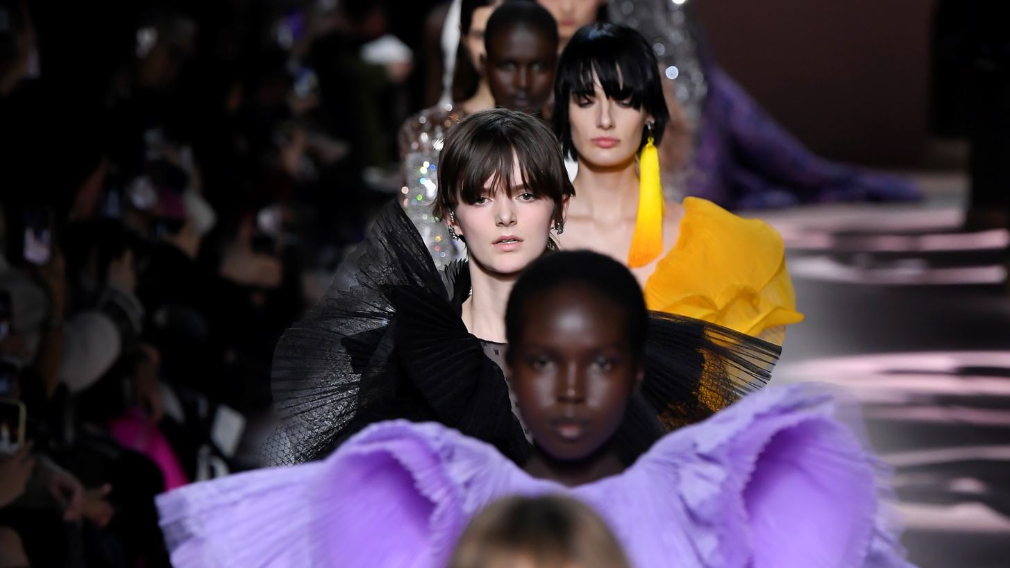 &#x39F; &#x3BF;&#x3AF;&#x3BA;&#x3BF;&#x3C2; Givenchy &#x3C1;&#x3AC;&#x3B2;&#x3B5;&#x3B9; &#x3B9;&#x3B1;&#x3C4;&#x3C1;&#x3B9;&#x3BA;&#x3AD;&#x3C2; &#x3C0;&#x3BF;&#x3B4;&#x3B9;&#x3AD;&#x3C2;