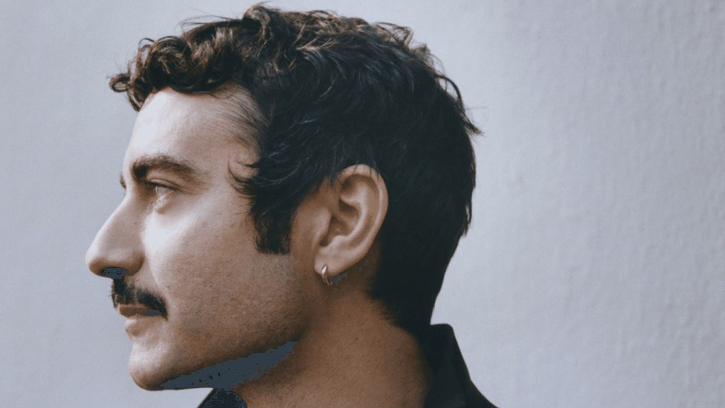 Versace | &#x39F; Dario Vitale &#x3B1;&#x3C0;&#x3BF;&#x3C7;&#x3C9;&#x3C1;&#x3B5;&#x3AF; &#x3B1;&#x3C0;&#x3CC; &#x3C4;&#x3BF;&#x3BD; &#x3BF;&#x3AF;&#x3BA;&#x3BF;