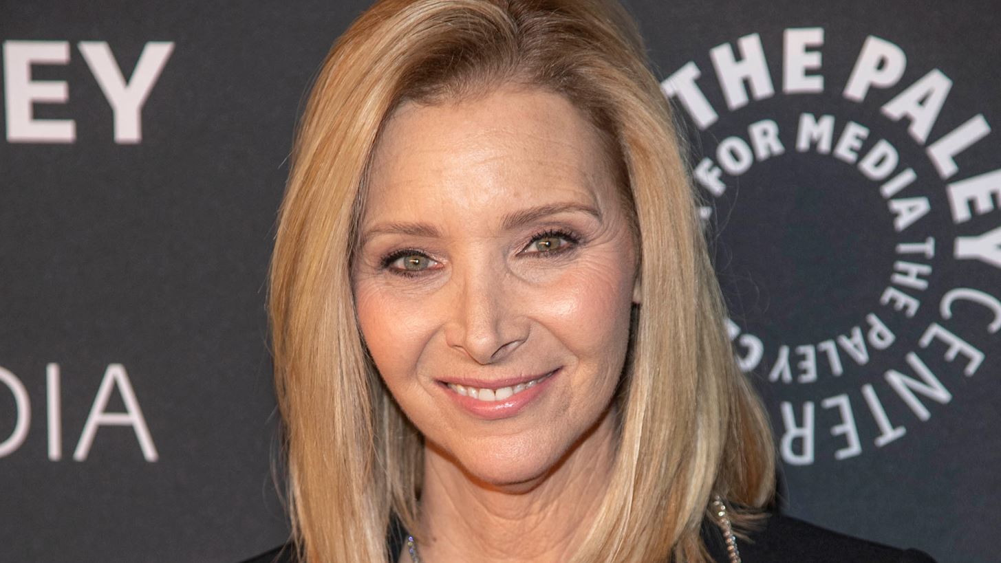 Lisa Kudrow | &#x397; &#x3B9;&#x3C3;&#x3C4;&#x3BF;&#x3C1;&#x3AF;&#x3B1; &#x3C0;&#x3AF;&#x3C3;&#x3C9; &#x3B1;&#x3C0;&#x3CC; &#x3C4;&#x3B7;&#x3BD; &#x3B5;&#x3C1;&#x3BC;&#x3B7;&#x3BD;&#x3B5;&#x3AF;&#x3B1; &#x3C4;&#x3BF;&#x3C5; &quot;Smelly Cat&quot; &#x3C3;&#x3C4;&#x3BF; Friends Reunion