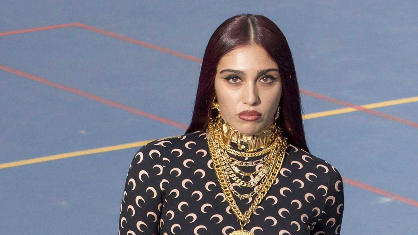 Lourdes Leon | &#x397; &#x3BA;&#x3CC;&#x3C1;&#x3B7; &#x3C4;&#x3B7;&#x3C2; Madonna &#x3BA;&#x3C5;&#x3BA;&#x3BB;&#x3BF;&#x3C6;&#x3CC;&#x3C1;&#x3B7;&#x3C3;&#x3B5; &#x3C4;&#x3BF; &#x3C0;&#x3C1;&#x3CE;&#x3C4;&#x3BF; &#x3C4;&#x3B7;&#x3C2; single (video)
