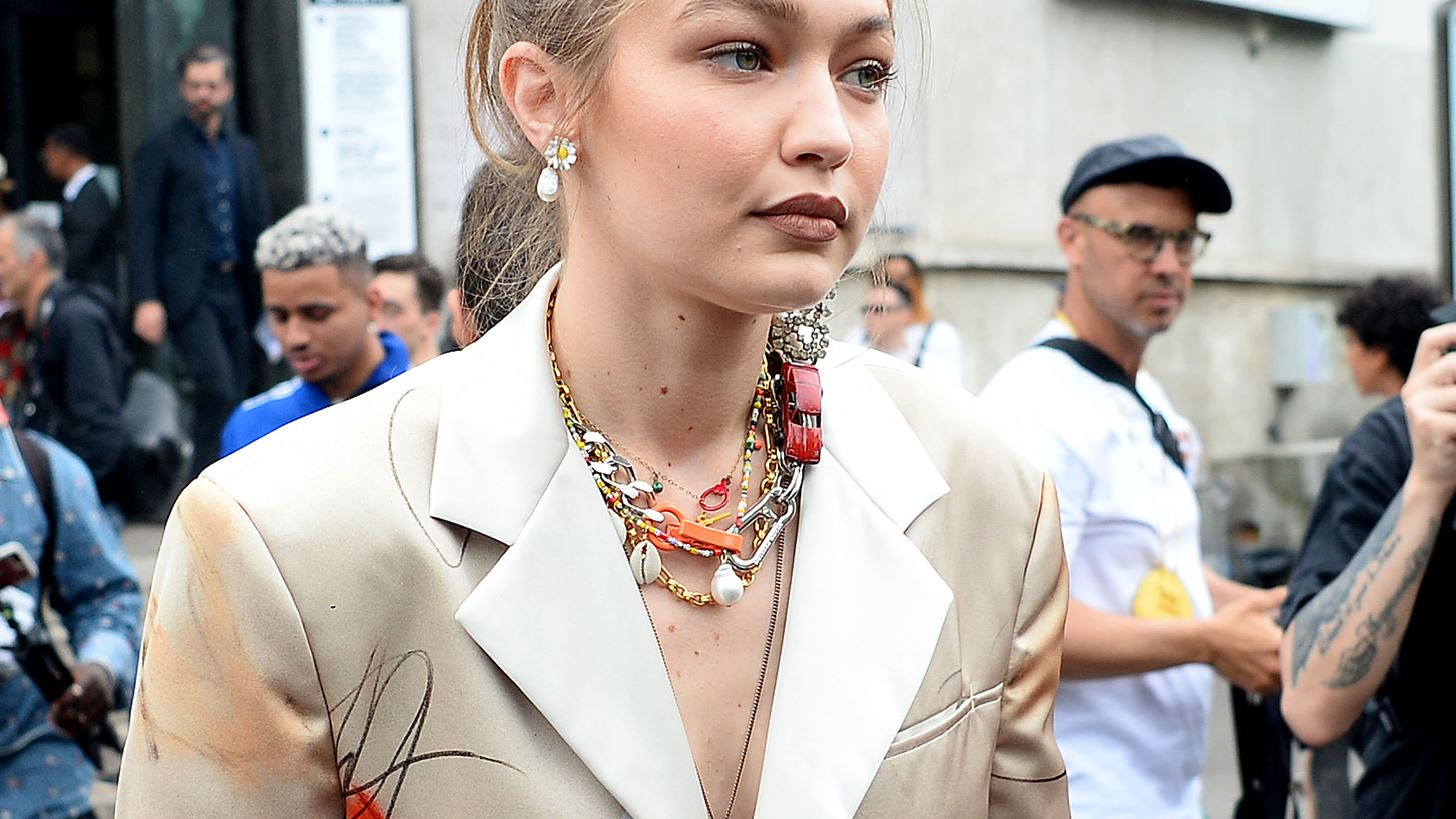 &#x397; Gigi Hadid &#x3C6;&#x3CC;&#x3C1;&#x3B5;&#x3C3;&#x3B5; &#x3C4;&#x3BF; &#x3C0;&#x3B9;&#x3BF; &#x3B1;&#x3C0;&#x3C1;&#x3CC;&#x3C3;&#x3BC;&#x3B5;&#x3BD;&#x3BF; &#x3BA;&#x3CC;&#x3C3;&#x3BC;&#x3B7;&#x3BC;&#x3B1;