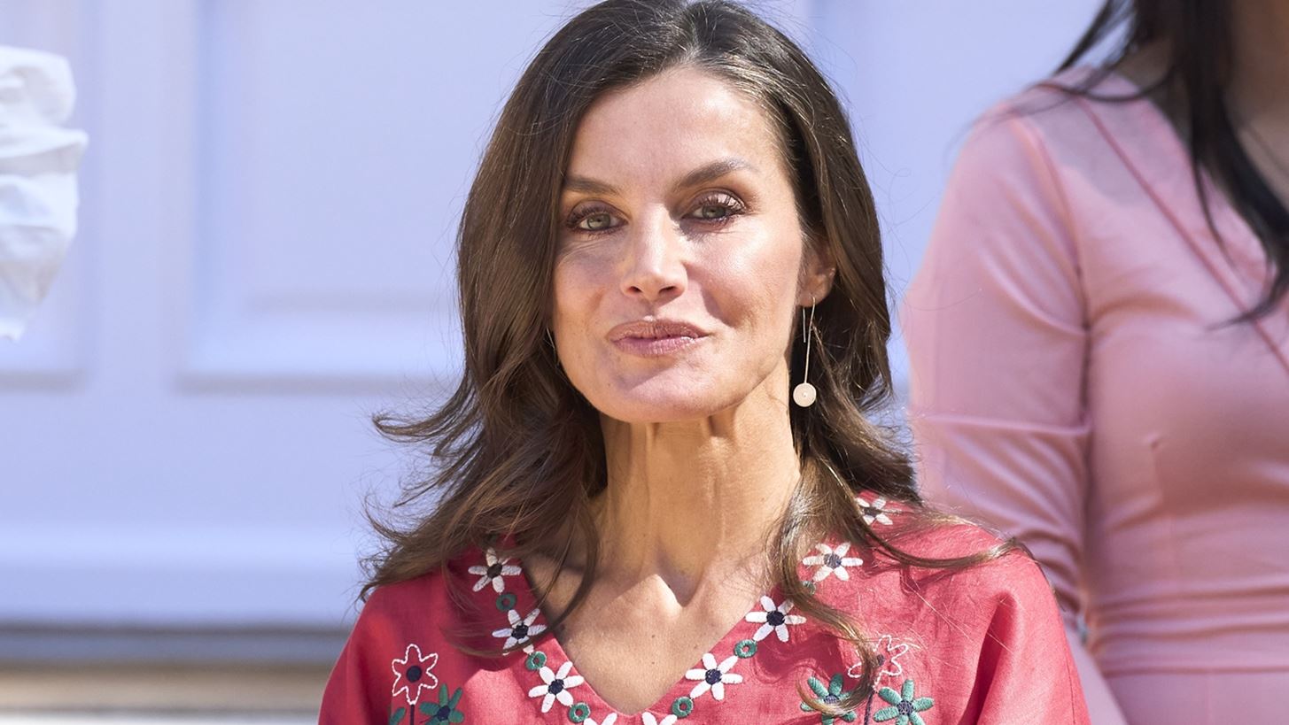 &#x397; &#x3B2;&#x3B1;&#x3C3;&#x3AF;&#x3BB;&#x3B9;&#x3C3;&#x3C3;&#x3B1; Letizia &#x3BC;&#x3B5; &#x3C4;&#x3B1; &#x3B1;&#x3B3;&#x3B1;&#x3C0;&#x3B7;&#x3BC;&#x3AD;&#x3BD;&#x3B1; &#x3C0;&#x3B1;&#x3C0;&#x3BF;&#x3CD;&#x3C4;&#x3C3;&#x3B9;&#x3B1; &#x3C4;&#x3C9;&#x3BD; royals