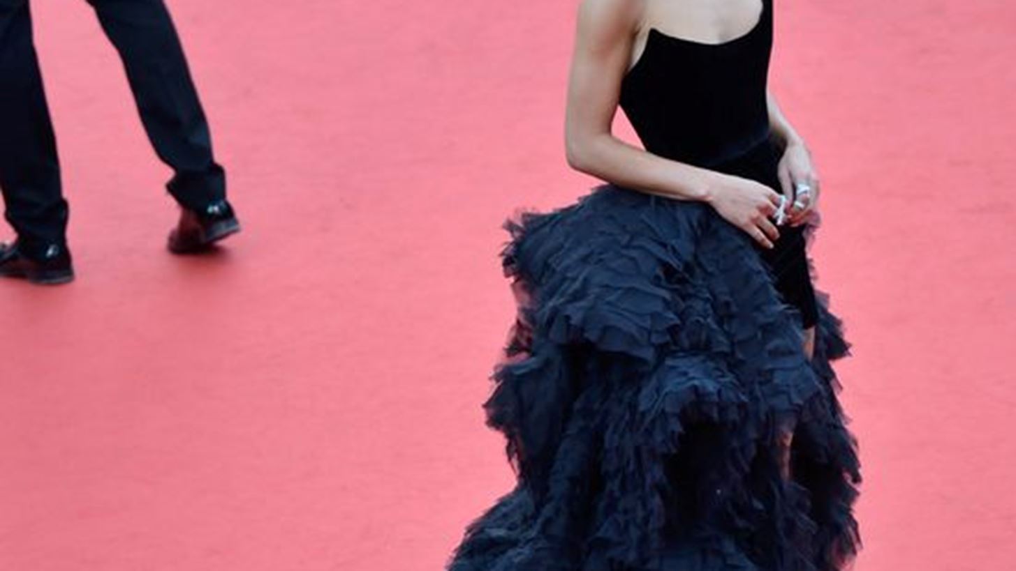 &#x3A4;&#x3BF; &#x3C6;&#x3CC;&#x3C1;&#x3B5;&#x3BC;&#x3B1; &#x3C4;&#x3B7;&#x3C2; influencer Camilla Coelho &#x3C3;&#x3C4;&#x3B9;&#x3C2; &#x39A;&#x3AC;&#x3BD;&#x3BD;&#x3B5;&#x3C2; &#x3BA;&#x3CC;&#x3C3;&#x3C4;&#x3B9;&#x3B6;&#x3B5; 1 &#x3B5;&#x3BA;&#x3B1;&#x3C4;&#x3BF;&#x3BC;&#x3BC;&#x3CD;&#x3C1;&#x3B9;&#x3BF; &#x3B4;&#x3BF;&#x3BB;&#x3AC;&#x3C1;&#x3B9;&#x3B1;