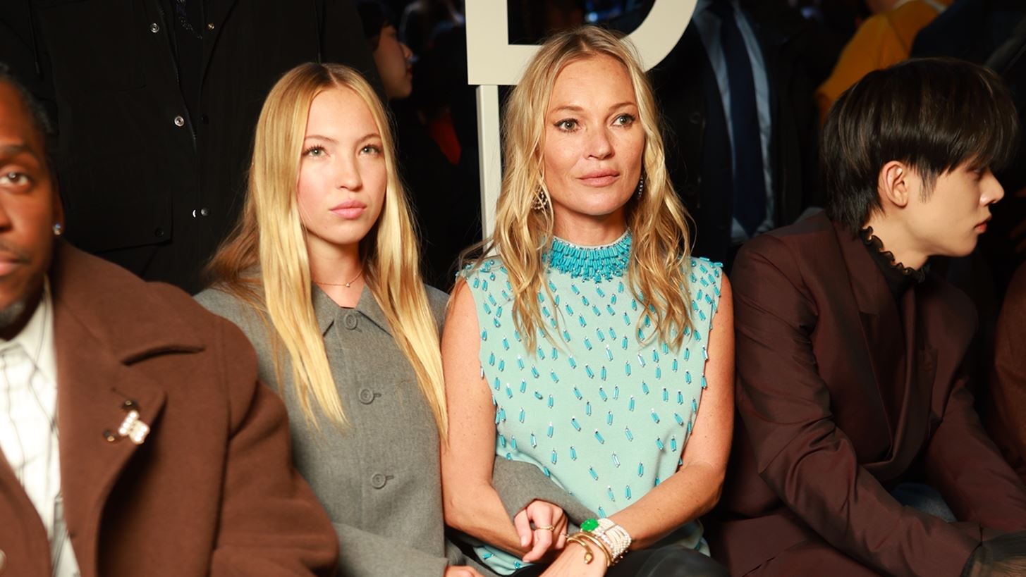 Kate Moss | &#x39C;&#x3B5; &#x3C4;&#x3B7;&#x3BD; &#x3BA;&#x3CC;&#x3C1;&#x3B7; &#x3C4;&#x3B7;&#x3C2;, Lila &#x3C3;&#x3C4;&#x3BF; fashion show &#x3C4;&#x3BF;&#x3C5; Dior &#x3C3;&#x3C4;&#x3BF; &#x3A0;&#x3B1;&#x3C1;&#x3AF;&#x3C3;&#x3B9;