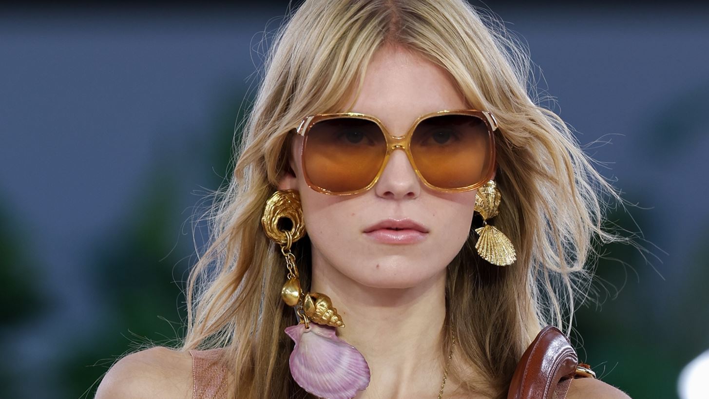 &#x397; hot &#x3C4;&#x3AC;&#x3C3;&#x3B7; &#x3C3;&#x3C4;&#x3B1; &#x3BA;&#x3BF;&#x3C3;&#x3BC;&#x3AE;&#x3BC;&#x3B1;&#x3C4;&#x3B1; &#x3B3;&#x3B9;&#x3B1; &#x3B1;&#x3C5;&#x3C4;&#x3AE; &#x3C4;&#x3B7; &#x3C3;&#x3B5;&#x3B6;&#x3CC;&#x3BD; &#x3BC;&#x3C5;&#x3C1;&#x3AF;&#x3B6;&#x3B5;&#x3B9; &#x3B8;&#x3AC;&#x3BB;&#x3B1;&#x3C3;&#x3C3;&#x3B1;