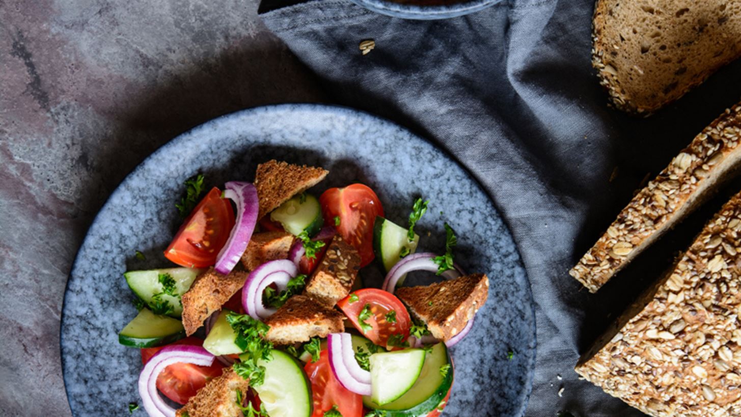 Panzanella, &#x3B7; &#x3BD;&#x3CC;&#x3C3;&#x3C4;&#x3B9;&#x3BC;&#x3B7; &#x3C3;&#x3B1;&#x3BB;&#x3AC;&#x3C4;&#x3B1; &#x3C4;&#x3B7;&#x3C2; &#x3BD;&#x3B7;&#x3C3;&#x3C4;&#x3B5;&#x3AF;&#x3B1;&#x3C2;
