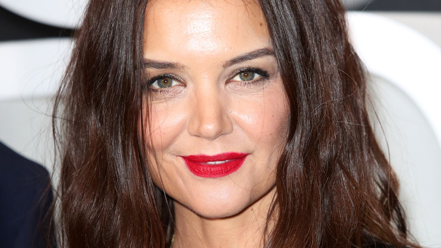 &#x397; Katie Holmes &#x3B1;&#x3BD;&#x3C4;&#x3B9;&#x3BC;&#x3B5;&#x3C4;&#x3C9;&#x3C0;&#x3AF;&#x3B6;&#x3B5;&#x3B9; &#x3C4;&#x3BF; &#x3BA;&#x3C1;&#x3CD;&#x3BF; &#x3BC;&#x3B5; &#x3C4;&#x3BF;&#x3BD; &#x3C0;&#x3B9;&#x3BF; stylish &#x3C4;&#x3C1;&#x3CC;&#x3C0;&#x3BF;