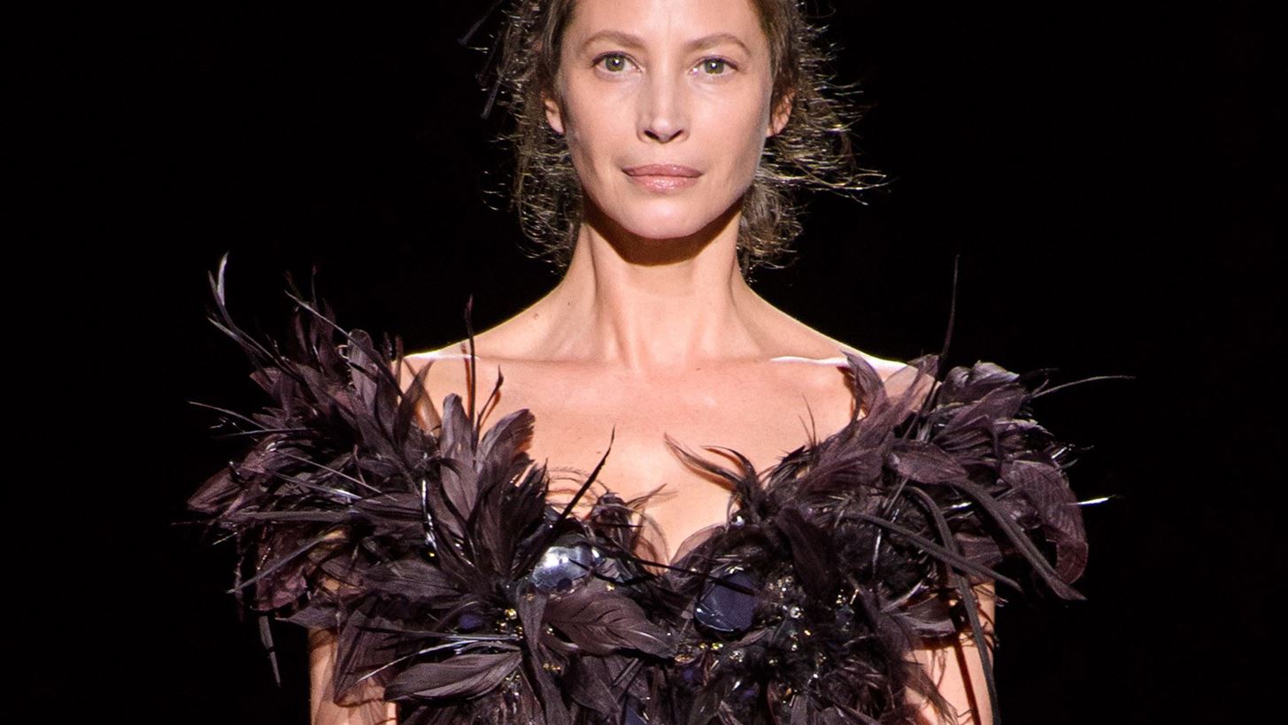 &#x397; Christy Turlington &#x3C6;&#x3C9;&#x3C4;&#x3BF;&#x3B3;&#x3C1;&#x3B1;&#x3C6;&#x3AF;&#x3B6;&#x3B5;&#x3C4;&#x3B1;&#x3B9; &#x3BC;&#x3B1;&#x3B6;&#x3AF; &#x3BC;&#x3B5; &#x3C4;&#x3BF;&#x3BD; Marc Jacobs