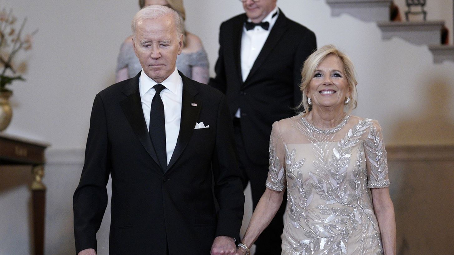 Jill Biden | &#x39C;&#x3B5; &#x3B4;&#x3B7;&#x3BC;&#x3B9;&#x3BF;&#x3C5;&#x3C1;&#x3B3;&#x3AF;&#x3B1; &#x39B;&#x3B9;&#x3B2;&#x3B1;&#x3BD;&#x3AD;&#x3B6;&#x3B1;&#x3C2; &#x3C3;&#x3C7;&#x3B5;&#x3B4;&#x3B9;&#x3AC;&#x3C3;&#x3C4;&#x3C1;&#x3B9;&#x3B1;&#x3C2; &#x3C3;&#x3B5; &#x3B5;&#x3C0;&#x3AF;&#x3C3;&#x3B7;&#x3BC;&#x3BF; &#x3B4;&#x3B5;&#x3AF;&#x3C0;&#x3BD;&#x3BF; &#x3C3;&#x3C4;&#x3BF;&#x3BD; &#x39B;&#x3B5;&#x3C5;&#x3BA;&#x3CC; &#x39F;&#x3AF;&#x3BA;&#x3BF;