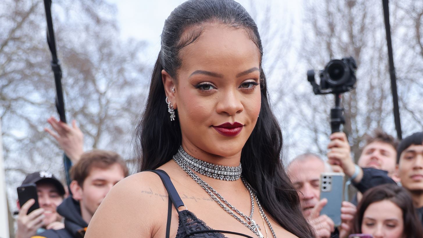 &#x397; Rihanna &#x3B5;&#x3C0;&#x3B9;&#x3C3;&#x3C4;&#x3C1;&#x3AD;&#x3C6;&#x3B5;&#x3B9; &#x3C3;&#x3C4;&#x3B7; &#x3BC;&#x3BF;&#x3C5;&#x3C3;&#x3B9;&#x3BA;&#x3AE; &#x3C3;&#x3C4;&#x3B9;&#x3C2; 28 &#x39F;&#x3BA;&#x3C4;&#x3C9;&#x3B2;&#x3C1;&#x3AF;&#x3BF;&#x3C5; - &#x38C;&#x3C3;&#x3B1; &#x3B3;&#x3BD;&#x3C9;&#x3C1;&#x3AF;&#x3B6;&#x3BF;&#x3C5;&#x3BC;&#x3B5; &#x3B3;&#x3B9;&#x3B1; &#x3C4;&#x3BF; &#x3BD;&#x3AD;&#x3BF; &#x3C4;&#x3B7;&#x3C2; single