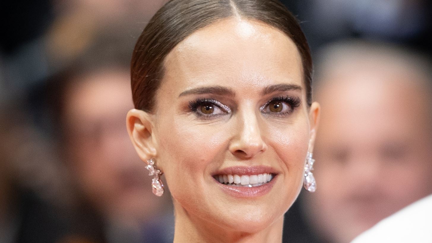 Natalie Portman | &#x397; &#x3BB;&#x3B5;&#x3C0;&#x3C4;&#x3BF;&#x3BC;&#x3AD;&#x3C1;&#x3B5;&#x3B9;&#x3B1; &#x3C3;&#x3C4;&#x3B7;&#x3BD; &#x3C4;&#x3B5;&#x3BB;&#x3B5;&#x3C5;&#x3C4;&#x3B1;&#x3AF;&#x3B1; &#x3C4;&#x3B7;&#x3C2; &#x3B4;&#x3B7;&#x3BC;&#x3CC;&#x3C3;&#x3B9;&#x3B1; &#x3B5;&#x3BC;&#x3C6;&#x3AC;&#x3BD;&#x3B9;&#x3C3;&#x3B7; &#x3C0;&#x3BF;&#x3C5; &#x3C0;&#x3C5;&#x3C1;&#x3BF;&#x3B4;&#x3CC;&#x3C4;&#x3B7;&#x3C3;&#x3B5; &#x3C4;&#x3B9;&#x3C2; &#x3C6;&#x3AE;&#x3BC;&#x3B5;&#x3C2; &#x3C7;&#x3C9;&#x3C1;&#x3B9;&#x3C3;&#x3BC;&#x3BF;&#x3CD; &#x3B1;&#x3C0;&#x3CC; &#x3C4;&#x3BF;&#x3BD; &#x3C3;&#x3CD;&#x3B6;&#x3C5;&#x3B3;&#x3CC; &#x3C4;&#x3B7;&#x3C2;