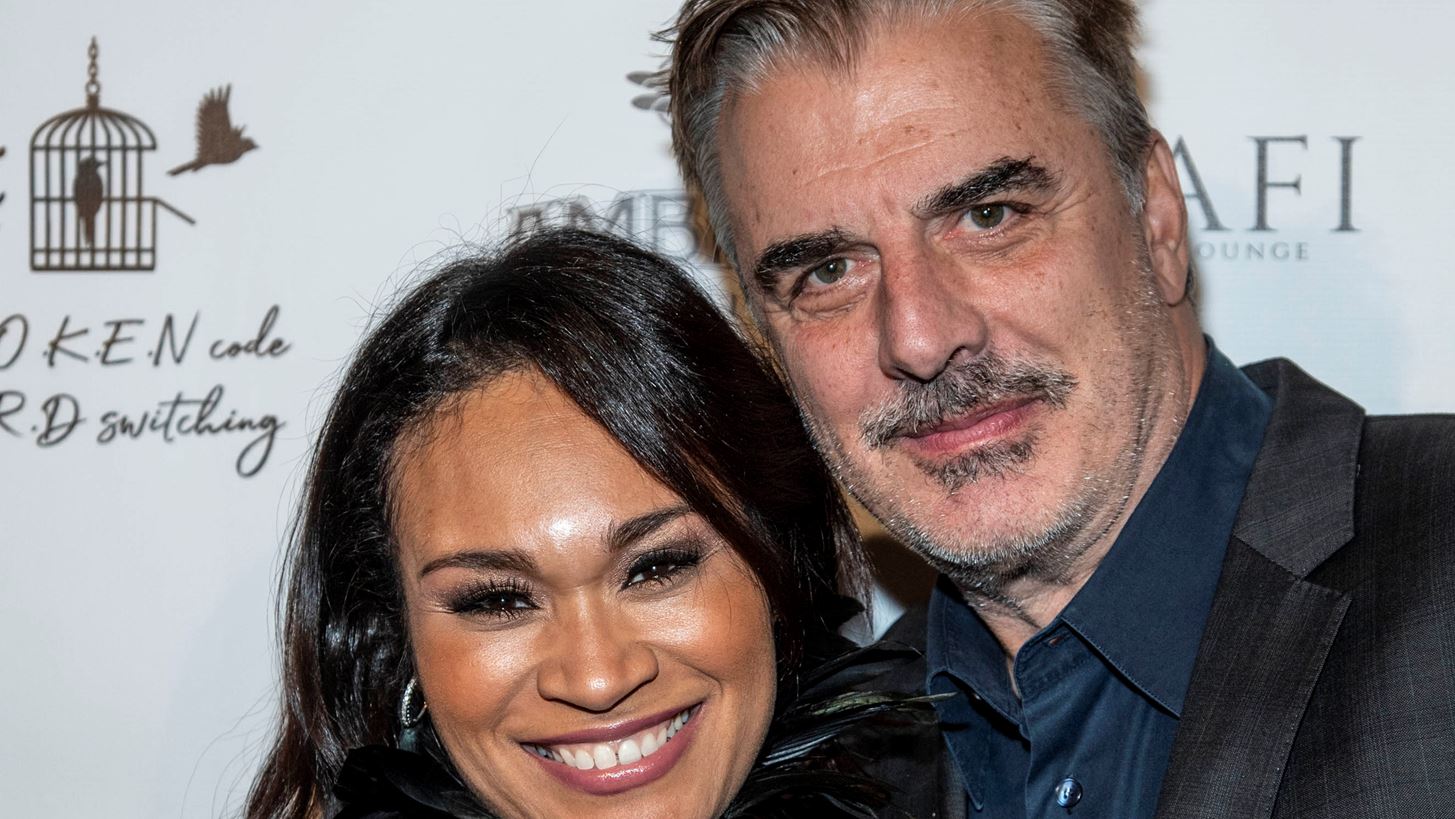 Tara Wilson | &#x397; &#x3C3;&#x3CD;&#x3B6;&#x3C5;&#x3B3;&#x3BF;&#x3C2; &#x3C4;&#x3BF;&#x3C5; Chris Noth &#x3BC;&#x3B5; &#x3B4;&#x3AC;&#x3BA;&#x3C1;&#x3C5;&#x3B1; &#x3C3;&#x3C4;&#x3B1; &#x3BC;&#x3AC;&#x3C4;&#x3B9;&#x3B1;, &#x3C7;&#x3C9;&#x3C1;&#x3AF;&#x3C2; &#x3C4;&#x3B7; &#x3B2;&#x3AD;&#x3C1;&#x3B1; &#x3C4;&#x3B7;&#x3C2;