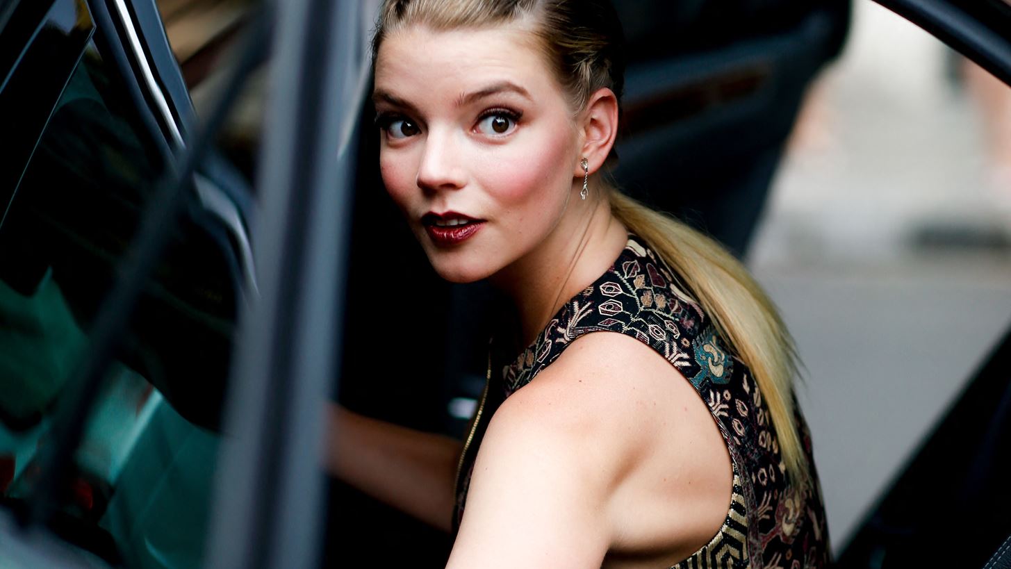 H Anya Taylor-Joy &#x3B4;&#x3B5;&#x3BD; &#x3B8;&#x3B5;&#x3C9;&#x3C1;&#x3B5;&#x3AF; &#x3CC;&#x3C4;&#x3B9; &#x3B5;&#x3AF;&#x3BD;&#x3B1;&#x3B9; &#x3B1;&#x3C1;&#x3BA;&#x3B5;&#x3C4;&#x3AC; &#x3CC;&#x3BC;&#x3BF;&#x3C1;&#x3C6;&#x3B7; &#x3B3;&#x3B9;&#x3B1; &#x3BD;&#x3B1; &#x3C0;&#x3B1;&#x3AF;&#x3B6;&#x3B5;&#x3B9; &#x3C3;&#x3B5; &#x3C4;&#x3B1;&#x3B9;&#x3BD;&#x3AF;&#x3B5;&#x3C2;