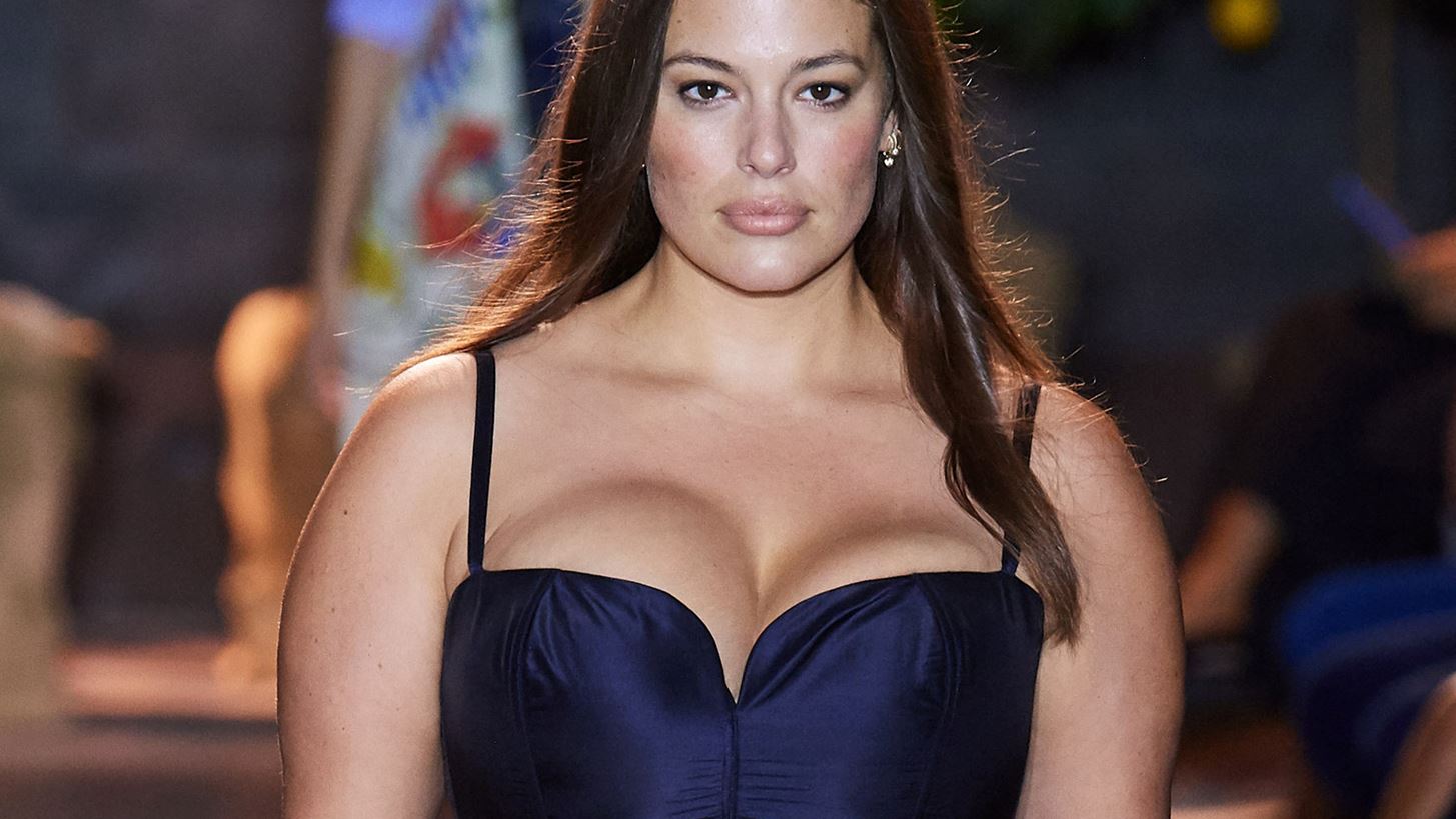 Ashley Graham | &#x394;&#x3B5;&#x3AF;&#x3C7;&#x3BD;&#x3B5;&#x3B9; &#x3BC;&#x3B5; &#x3C0;&#x3B5;&#x3C1;&#x3B7;&#x3C6;&#x3AC;&#x3BD;&#x3B9;&#x3B1; &#x3C4;&#x3B7;&#x3BD; &#x3BA;&#x3BF;&#x3B9;&#x3BB;&#x3B9;&#x3AC; &#x3C4;&#x3B7;&#x3C2; &#x3BC;&#x3B5;&#x3C4;&#x3AC; &#x3C4;&#x3B7;&#x3BD; &#x3B5;&#x3B3;&#x3BA;&#x3C5;&#x3BC;&#x3BF;&#x3C3;&#x3CD;&#x3BD;&#x3B7;