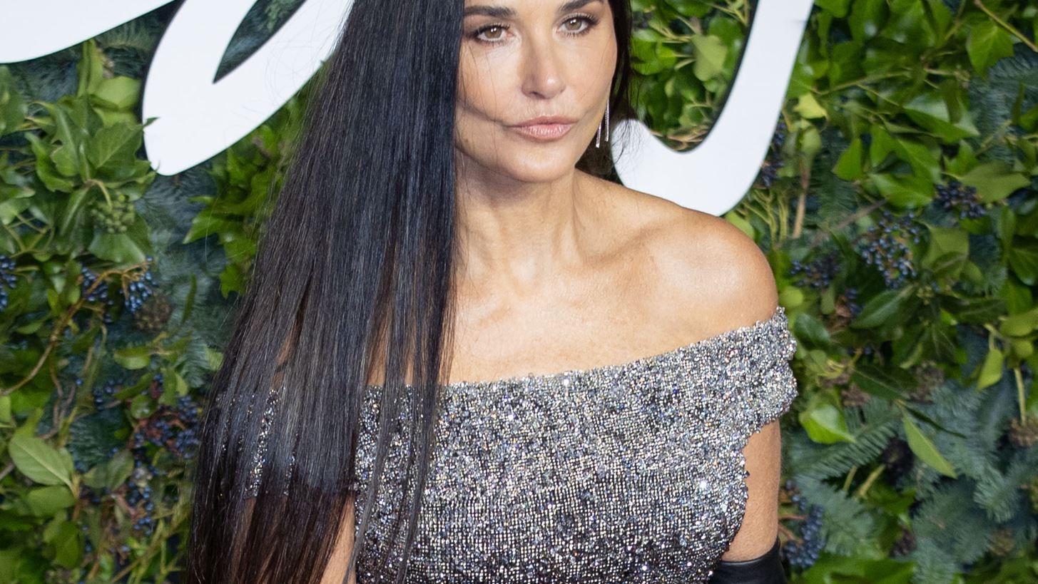 &quot;&#x39D;&#x3B9;&#x3CE;&#x3B8;&#x3C9; &#x3C0;&#x3B9;&#x3BF; &#x3B6;&#x3C9;&#x3BD;&#x3C4;&#x3B1;&#x3BD;&#x3AE; &#x3B1;&#x3C0;&#x3CC; &#x3C0;&#x3BF;&#x3C4;&#x3AD;&quot; | H Demi Moore &#x3B5;&#x3BE;&#x3B7;&#x3B3;&#x3B5;&#x3AF; &#x3B3;&#x3B9;&#x3B1;&#x3C4;&#x3AF; &#x3B2;&#x3B9;&#x3CE;&#x3BD;&#x3B5;&#x3B9; &#x3C4;&#x3B7;&#x3BD; &#x3BA;&#x3B1;&#x3BB;&#x3CD;&#x3C4;&#x3B5;&#x3C1;&#x3B7; &#x3C6;&#x3AC;&#x3C3;&#x3B7; &#x3C4;&#x3B7;&#x3C2; &#x3B6;&#x3C9;&#x3AE;&#x3C2; &#x3C4;&#x3B7;&#x3C2; &#x3BB;&#x3AF;&#x3B3;&#x3BF; &#x3C0;&#x3C1;&#x3B9;&#x3BD; &#x3BA;&#x3BB;&#x3B5;&#x3AF;&#x3C3;&#x3B5;&#x3B9; &#x3C4;&#x3B1; 60