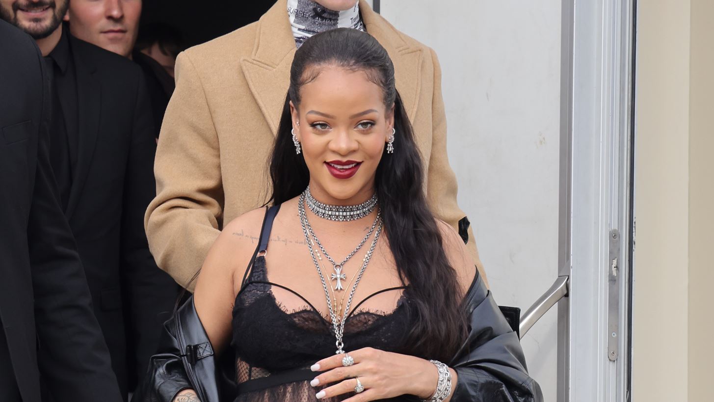 &#x397; Rihanna &#x3B1;&#x3C0;&#x3BF;&#x3BA;&#x3AC;&#x3BB;&#x3C5;&#x3C8;&#x3B5; &#x3C0;&#x3BF;&#x3B9;&#x3B1; &#x3B5;&#x3AF;&#x3BD;&#x3B1;&#x3B9; &#x3B7; &#x3B1;&#x3B3;&#x3B1;&#x3C0;&#x3B7;&#x3BC;&#x3AD;&#x3BD;&#x3B7; &#x3C4;&#x3B7;&#x3C2; &#x3C3;&#x3C4;&#x3B9;&#x3B3;&#x3BC;&#x3AE; &#x3C4;&#x3B7;&#x3C2; &#x3B7;&#x3BC;&#x3AD;&#x3C1;&#x3B1;&#x3C2; &#x3BC;&#x3B5; &#x3C4;&#x3BF; &#x3B3;&#x3B9;&#x3BF; &#x3C4;&#x3B7;&#x3C2;