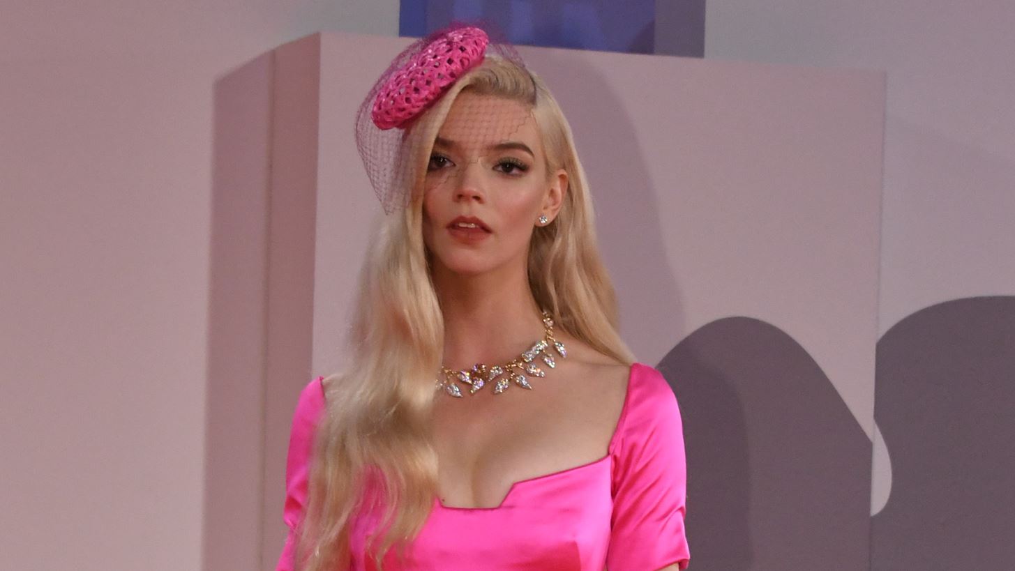 &#x397; Anya Taylor- Joy &#x3B1;&#x3C0;&#x3BF;&#x3BA;&#x3B1;&#x3BB;&#x3CD;&#x3C0;&#x3C4;&#x3B5;&#x3B9; &#x3C0;&#x3C9;&#x3C2; &#x3B4;&#x3B5;&#x3BD; &#x3B5;&#x3AF;&#x3BD;&#x3B1;&#x3B9; &#x3C4;&#x3BF; fashion icon &#x3C0;&#x3BF;&#x3C5; &#x3C0;&#x3B9;&#x3C3;&#x3C4;&#x3B5;&#x3CD;&#x3BF;&#x3C5;&#x3BC;&#x3B5;