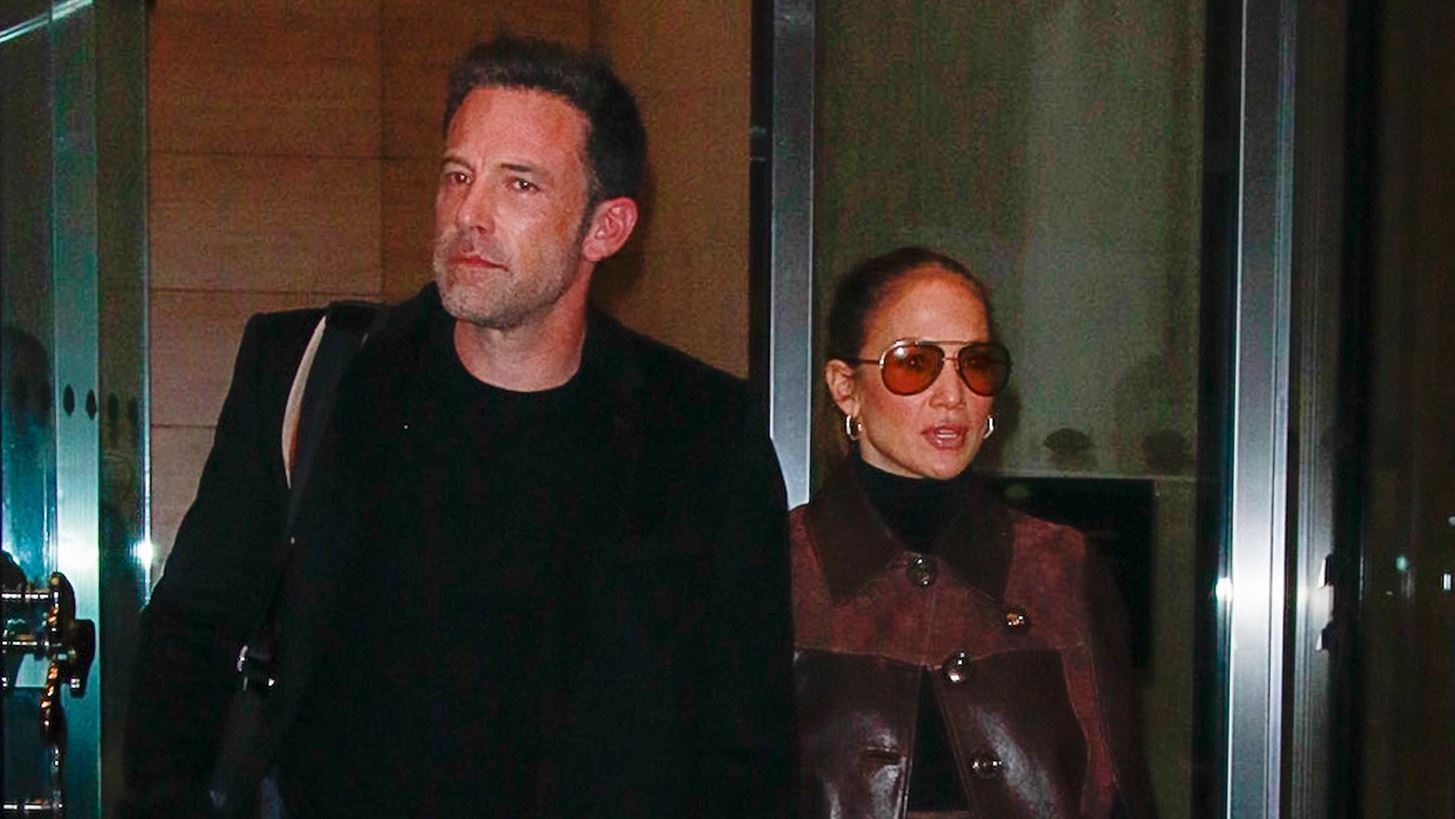 Jennifer Lopez - Ben Affleck | &#x3A4;&#x3BF; &#x3B5;&#x3B9;&#x3B4;&#x3CD;&#x3BB;&#x3BB;&#x3B9;&#x3CC; &#x3C4;&#x3BF;&#x3C5;&#x3C2; &#x3BA;&#x3B1;&#x3BB;&#x3AC; &#x3BA;&#x3C1;&#x3B1;&#x3C4;&#x3B5;&#x3AF; - &#x397; &#x3BD;&#x3AD;&#x3B1; &#x3B5;&#x3BC;&#x3C6;&#x3AC;&#x3BD;&#x3B9;&#x3C3;&#x3B7; &#x3C3;&#x3C4;&#x3BF; &#x39B;&#x3BF;&#x3C2; &#x386;&#x3BD;&#x3C4;&#x3B6;&#x3B5;&#x3BB;&#x3B5;&#x3C2;
