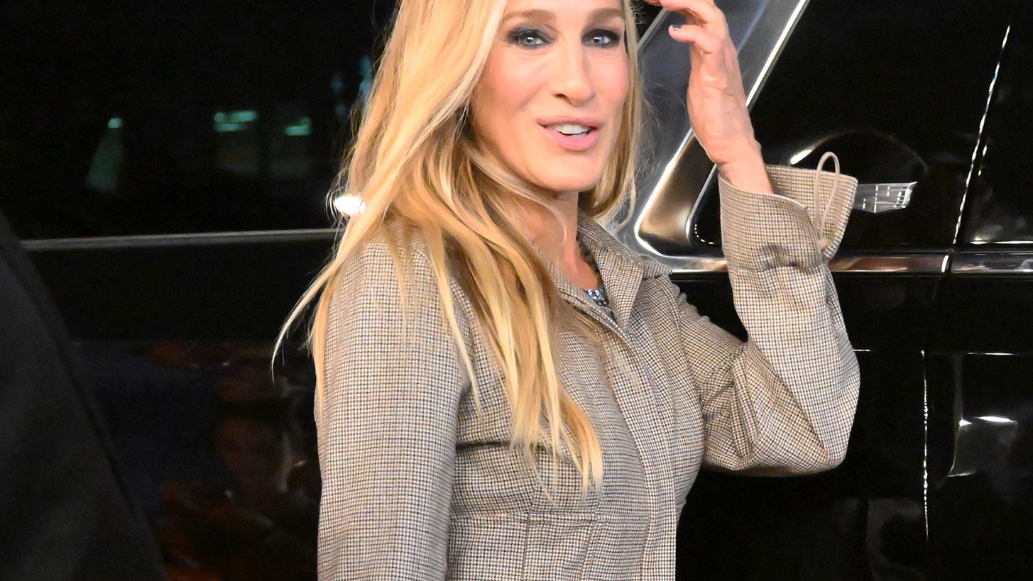 Sarah Jessica Parker | &#x39B;&#x3B1;&#x3BD;&#x3C3;&#x3AC;&#x3C1;&#x3B5;&#x3B9; &#x3C4;&#x3B7; &#x3B4;&#x3B9;&#x3BA;&#x3AE; &#x3C4;&#x3B7;&#x3C2; &#x3C3;&#x3B5;&#x3B9;&#x3C1;&#x3AC; &#x3BC;&#x3B5; &#x3C4;&#x3B1;&#x3C0;&#x3B5;&#x3C4;&#x3C3;&#x3B1;&#x3C1;&#x3AF;&#x3B5;&#x3C2;