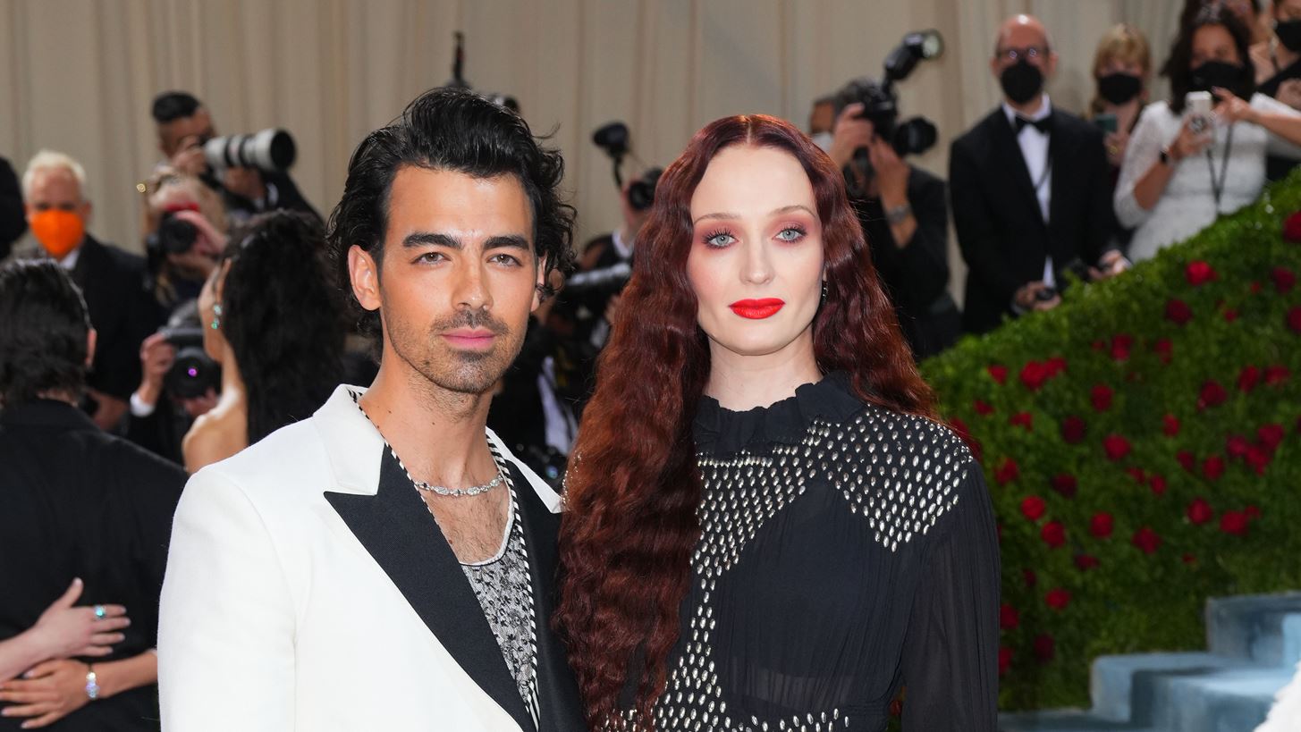 Sophie Turner - Joe Jonas | &#x39A;&#x3B1;&#x3BB;&#x3C9;&#x3C3;&#x3CC;&#x3C1;&#x3B9;&#x3C3;&#x3B1;&#x3BD; &#x3C4;&#x3BF; &#x3B4;&#x3B5;&#x3CD;&#x3C4;&#x3B5;&#x3C1;&#x3BF; &#x3C0;&#x3B1;&#x3B9;&#x3B4;&#x3AF; &#x3C4;&#x3BF;&#x3C5;&#x3C2; - &#x3A0;&#x3BF;&#x3B9;&#x3BF; &#x3B5;&#x3AF;&#x3BD;&#x3B1;&#x3B9; &#x3C4;&#x3BF; &#x3C6;&#x3CD;&#x3BB;&#x3BF; &#x3C4;&#x3BF;&#x3C5; &#x3BC;&#x3C9;&#x3C1;&#x3BF;&#x3CD; &#x3C4;&#x3BF;&#x3C5;&#x3C2;