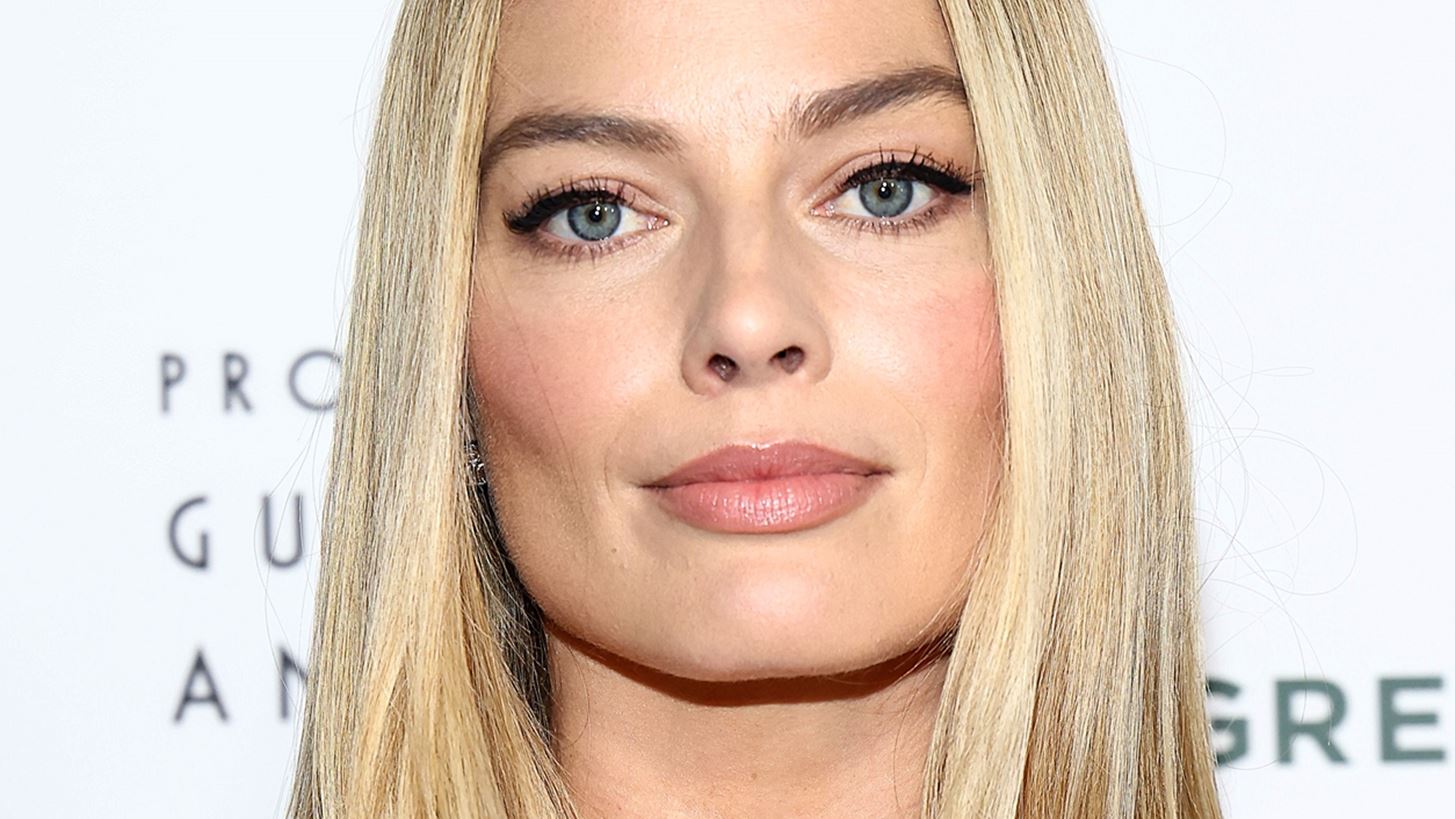 Margot Robbie | &#x39C;&#x3B5; &#x3BD;&#x3AD;&#x3BF; look &#x3C0;&#x3BF;&#x3C5; &#x3BA;&#x3BF;&#x3BB;&#x3B1;&#x3BA;&#x3B5;&#x3CD;&#x3B5;&#x3B9; &#x3CC;&#x3BB;&#x3B5;&#x3C2; &#x3C4;&#x3B9;&#x3C2; &#x3B3;&#x3C5;&#x3BD;&#x3B1;&#x3AF;&#x3BA;&#x3B5;&#x3C2;