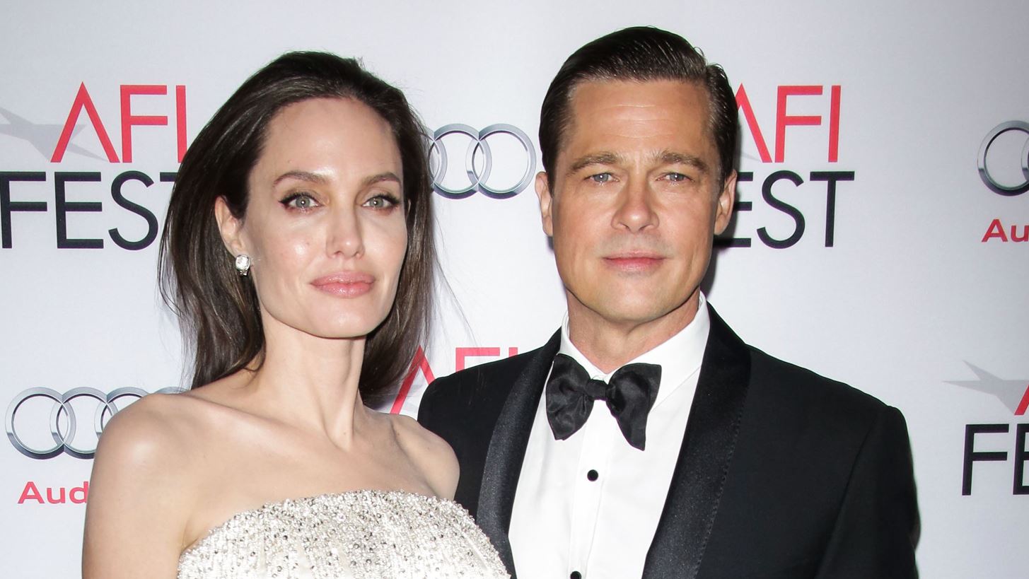 Angelina Jolie | &#x397; &#x3C3;&#x3B7;&#x3BC;&#x3B1;&#x3BD;&#x3C4;&#x3B9;&#x3BA;&#x3AE; &#x3BD;&#x3AF;&#x3BA;&#x3B7; &#x3C3;&#x3C4;&#x3B7; &#x3B4;&#x3B9;&#x3BA;&#x3B1;&#x3C3;&#x3C4;&#x3B9;&#x3BA;&#x3AE; &#x3B4;&#x3B9;&#x3B1;&#x3BC;&#x3AC;&#x3C7;&#x3B7; &#x3B5;&#x3BD;&#x3B1;&#x3BD;&#x3C4;&#x3AF;&#x3BF;&#x3BD; &#x3C4;&#x3BF;&#x3C5; Brad Pitt &#x3B3;&#x3B9;&#x3B1; &#x3C4;&#x3BF; &#x3BF;&#x3B9;&#x3BD;&#x3BF;&#x3C0;&#x3BF;&#x3B9;&#x3B5;&#x3AF;&#x3BF;