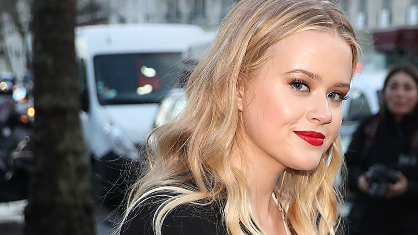 Ava Philippe | 10 &#x3C6;&#x3BF;&#x3C1;&#x3AD;&#x3C2; &#x3C0;&#x3BF;&#x3C5; &#x3B7; 21 &#x3B5;&#x3C4;&#x3CE;&#x3BD; &#x3BA;&#x3CC;&#x3C1;&#x3B7; &#x3C4;&#x3B7;&#x3C2; Reese Witherspoon &#x3AE;&#x3C4;&#x3B1;&#x3BD; &#x3BF;&#x3BB;&#x3CC;&#x3B9;&#x3B4;&#x3B9;&#x3B1; &#x3BC;&#x3B5; &#x3C4;&#x3B7; &#x3BC;&#x3B1;&#x3BC;&#x3AC; &#x3C4;&#x3B7;&#x3C2;