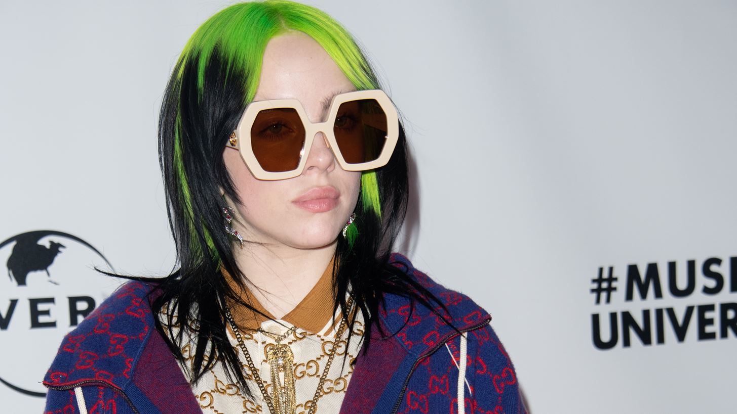 &#x397; Billie Eilish &#x3BE;&#x3B5;&#x3C3;&#x3C0;&#x3AC; &#x3C3;&#x3C4;&#x3B7; &#x3C3;&#x3BA;&#x3B7;&#x3BD;&#x3AE; &#x3C4;&#x3BF;&#x3C5; Glastonbury &#x3B3;&#x3B9;&#x3B1; &#x3C4;&#x3B7;&#x3BD; &#x3B1;&#x3C0;&#x3B1;&#x3B3;&#x3CC;&#x3C1;&#x3B5;&#x3C5;&#x3C3;&#x3B7; &#x3C4;&#x3C9;&#x3BD; &#x3B1;&#x3BC;&#x3B2;&#x3BB;&#x3CE;&#x3C3;&#x3B5;&#x3C9;&#x3BD; &#x3C3;&#x3C4;&#x3B9;&#x3C2; &#x397;&#x3A0;&#x391;