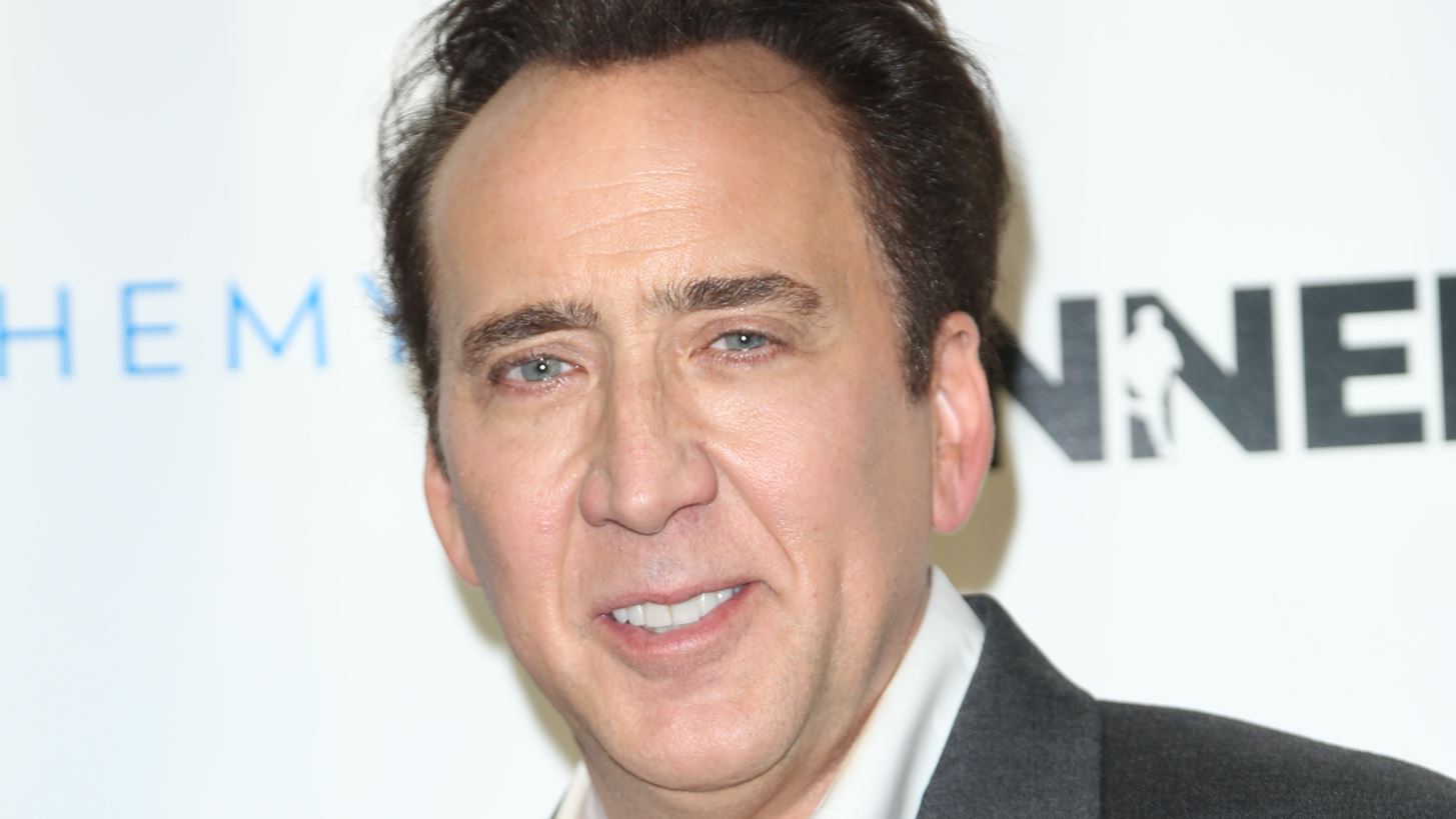 &#x39F; Nicolas Cage &#x3C4;&#x3CC;&#x3BB;&#x3BC;&#x3B7;&#x3C3;&#x3B5; &#x3C4;&#x3BF; color trend &#x3BA;&#x3B1;&#x3B9; &#x3AD;&#x3B2;&#x3B1;&#x3C8;&#x3B5; &#x3C4;&#x3B1; &#x3BC;&#x3B1;&#x3BB;&#x3BB;&#x3B9;&#x3AC; &#x3C4;&#x3BF;&#x3C5; &#x3BA;&#x3CC;&#x3BA;&#x3BA;&#x3B9;&#x3BD;&#x3B1;