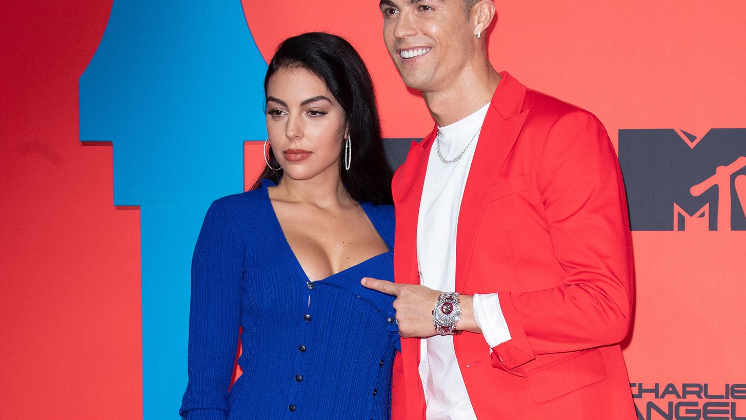 Cristiano Ronaldo | &#x3A4;&#x3BF; &#x3B4;&#x3CE;&#x3C1;&#x3BF; &#x3C4;&#x3C9;&#x3BD; 88 &#x3C7;&#x3B9;&#x3BB;&#x3B9;&#x3AC;&#x3B4;&#x3C9;&#x3BD; &#x3B5;&#x3C5;&#x3C1;&#x3CE; &#x3C0;&#x3BF;&#x3C5; &#x3C4;&#x3BF;&#x3C5; &#x3AD;&#x3BA;&#x3B1;&#x3BD;&#x3B5; &#x3B7; Georgina Rodr&#xED;guez &#x3B3;&#x3B9;&#x3B1; &#x3C4;&#x3B1; 37&#x3B1; &#x3B3;&#x3B5;&#x3BD;&#x3AD;&#x3B8;&#x3BB;&#x3B9;&#x3AC; &#x3C4;&#x3BF;&#x3C5;