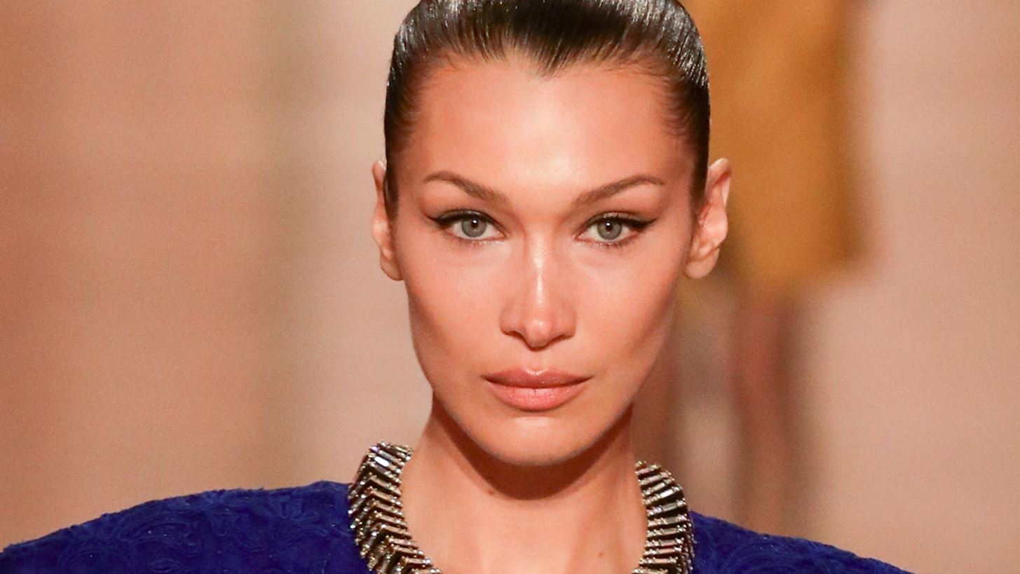 &#x397; skincare &#x3C1;&#x3BF;&#x3C5;&#x3C4;&#x3AF;&#x3BD;&#x3B1; &#x3C4;&#x3B7;&#x3C2; Bella Hadid &#x3C0;&#x3BF;&#x3C5; &#x3C0;&#x3C1;&#x3AD;&#x3C0;&#x3B5;&#x3B9; &#x3BD;&#x3B1; &#x3B4;&#x3BF;&#x3BA;&#x3B9;&#x3BC;&#x3AC;&#x3C3;&#x3B5;&#x3B9;&#x3C2; &#x3BA;&#x3B9; &#x3B5;&#x3C3;&#x3CD;