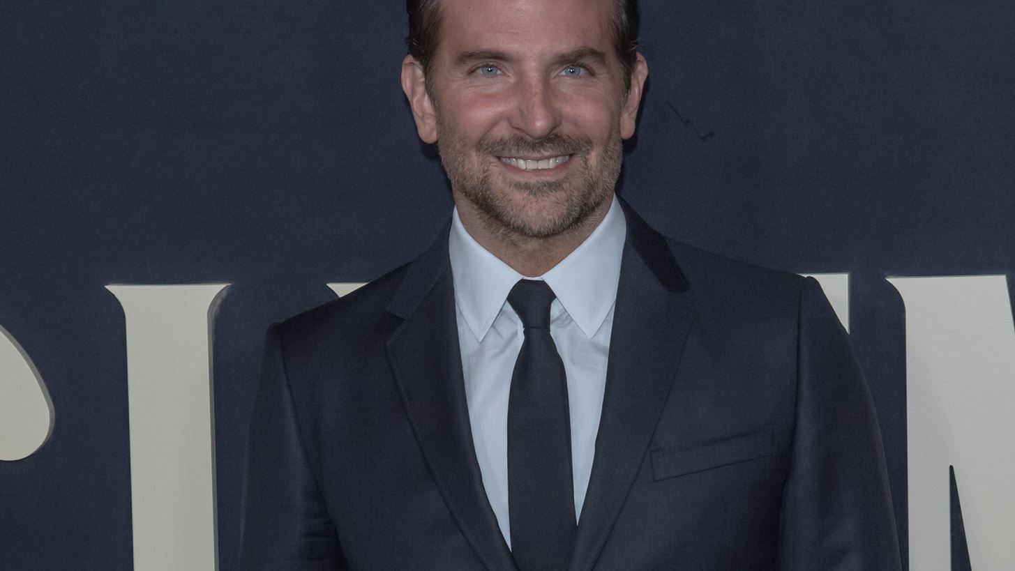 Bradley Cooper | &#x397; &#x3BF;&#x3C1;&#x3B3;&#x3B9;&#x3C3;&#x3BC;&#x3AD;&#x3BD;&#x3B7; &#x3B1;&#x3C0;&#x3AC;&#x3BD;&#x3C4;&#x3B7;&#x3C3;&#x3AE; &#x3C4;&#x3BF;&#x3C5; &#x3C3;&#x3C4;&#x3BF;&#x3BD; &#x3B4;&#x3B9;&#x3AC;&#x3C3;&#x3B7;&#x3BC;&#x3BF; &#x3C3;&#x3BA;&#x3B7;&#x3BD;&#x3BF;&#x3B8;&#x3AD;&#x3C4;&#x3B7; &#x3C0;&#x3BF;&#x3C5; &#x3C3;&#x3C7;&#x3BF;&#x3BB;&#x3AF;&#x3B1;&#x3C3;&#x3B5; &#x3C4;&#x3B9;&#x3C2; 7 &#x3C5;&#x3C0;&#x3BF;&#x3C8;&#x3B7;&#x3C6;&#x3B9;&#x3CC;&#x3C4;&#x3B7;&#x3C4;&#x3AD;&#x3C2; &#x3C4;&#x3BF;&#x3C5; &#x3B3;&#x3B9;&#x3B1; &#x38C;&#x3C3;&#x3BA;&#x3B1;&#x3C1;