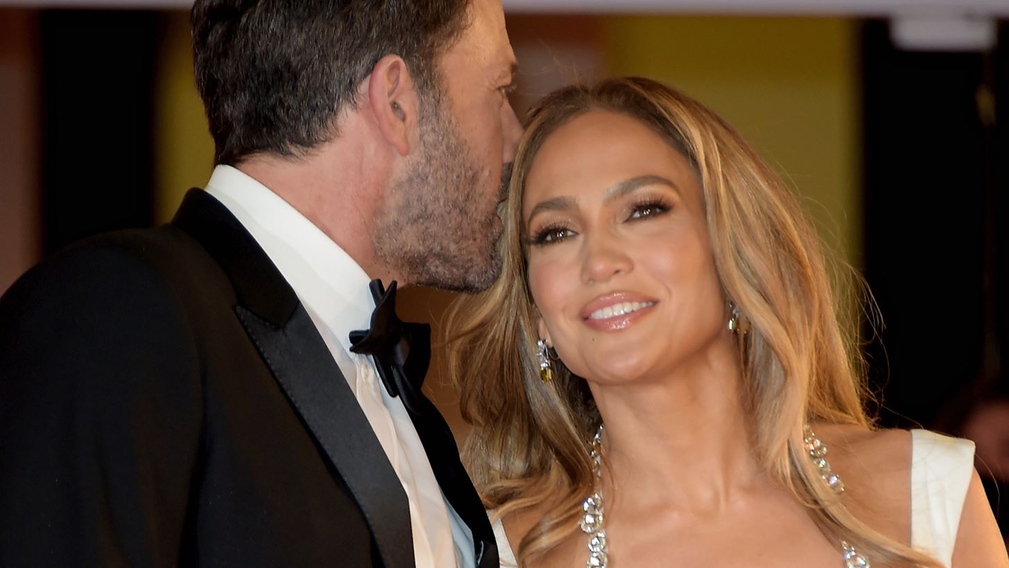 &quot;&#x39C;&#x3B5;&#x3C4;&#x3B1;&#x3BA;&#x3BF;&#x3BC;&#x3AF;&#x3C3;&#x3B1;&#x3BC;&#x3B5; &#x3BC;&#x3B1;&#x3B6;&#x3AF;. &#x389;&#x3C4;&#x3B1;&#x3BD; &#x3BC;&#x3B9;&#x3B1; &#x3C3;&#x3C5;&#x3BD;&#x3B1;&#x3B9;&#x3C3;&#x3B8;&#x3B7;&#x3BC;&#x3B1;&#x3C4;&#x3B9;&#x3BA;&#x3AE; &#x3BC;&#x3B5;&#x3C4;&#x3AC;&#x3B2;&#x3B1;&#x3C3;&#x3B7;&quot; | &#x397; Jennifer Lopez &#x3BC;&#x3B9;&#x3BB;&#x3AC;&#x3B5;&#x3B9; &#x3B3;&#x3B9;&#x3B1; &#x3C4;&#x3B7; &#x3B6;&#x3C9;&#x3AE; &#x3C4;&#x3B7;&#x3C2; &#x3C3;&#x3C4;&#x3BF; &#x3C3;&#x3C0;&#x3AF;&#x3C4;&#x3B9; &#x3BC;&#x3B5; &#x3C4;&#x3B1; &#x3C0;&#x3B1;&#x3B9;&#x3B4;&#x3B9;&#x3AC; &#x3BA;&#x3B1;&#x3B9; &#x3C4;&#x3BF;&#x3BD; Ben Affleck