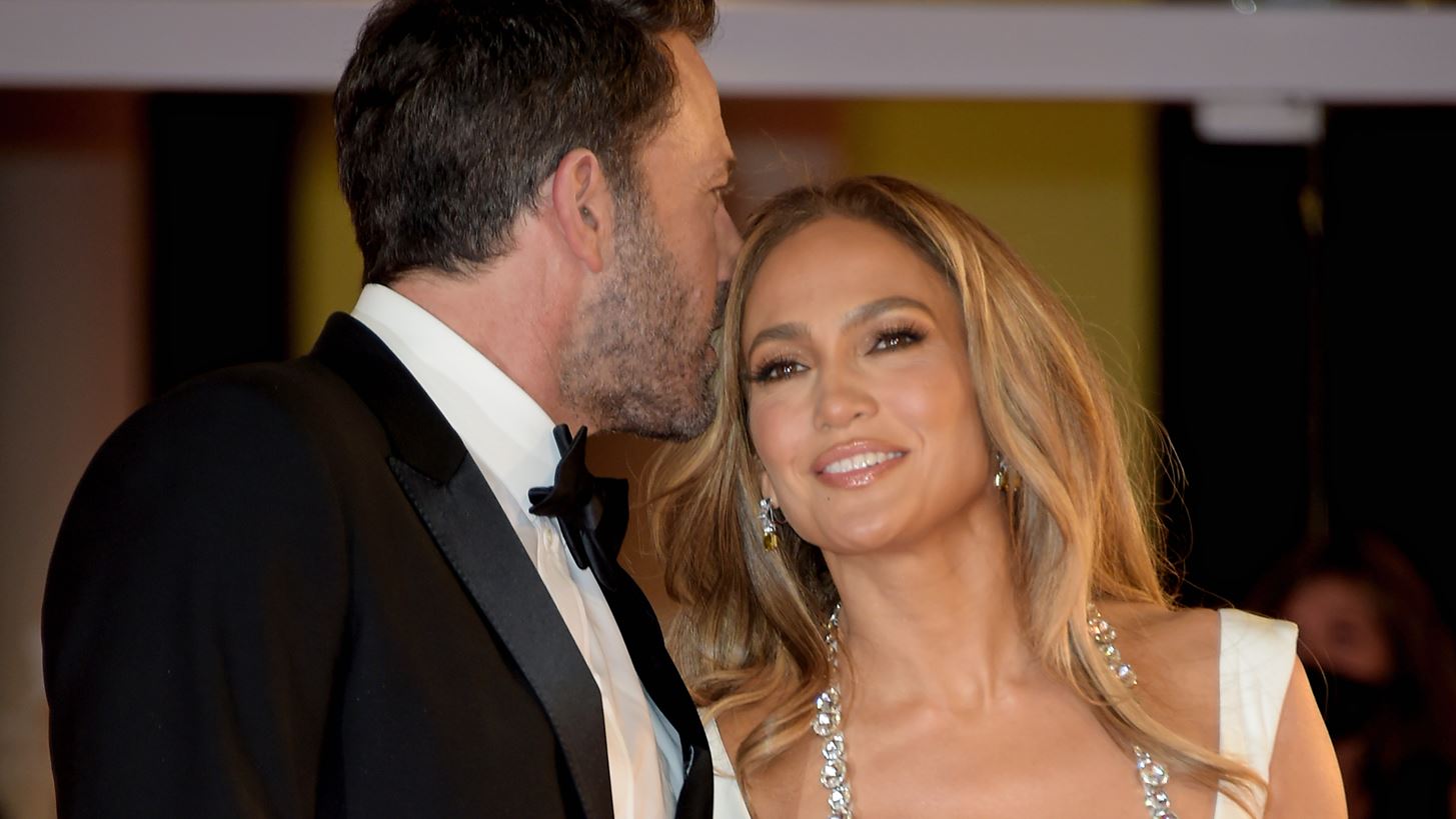 Jennifer Lopez | &#x3A4;&#x3BF; &#x3BD;&#x3AD;&#x3BF; &#x3C4;&#x3C1;&#x3B1;&#x3B3;&#x3BF;&#x3CD;&#x3B4;&#x3B9; &#x3C0;&#x3BF;&#x3C5; &#x3B1;&#x3C6;&#x3B9;&#x3AD;&#x3C1;&#x3C9;&#x3C3;&#x3B5; &#x3C3;&#x3C4;&#x3BF;&#x3BD; Ben Affleck &#x3C3;&#x3C4;&#x3B7; &#x3B4;&#x3B5;&#x3BE;&#x3AF;&#x3C9;&#x3C3;&#x3B7; &#x3C4;&#x3BF;&#x3C5; &#x3B3;&#x3AC;&#x3BC;&#x3BF;&#x3C5; &#x3C4;&#x3BF;&#x3C5;&#x3C2; (&#x3B2;&#x3AF;&#x3BD;&#x3C4;&#x3B5;&#x3BF;)