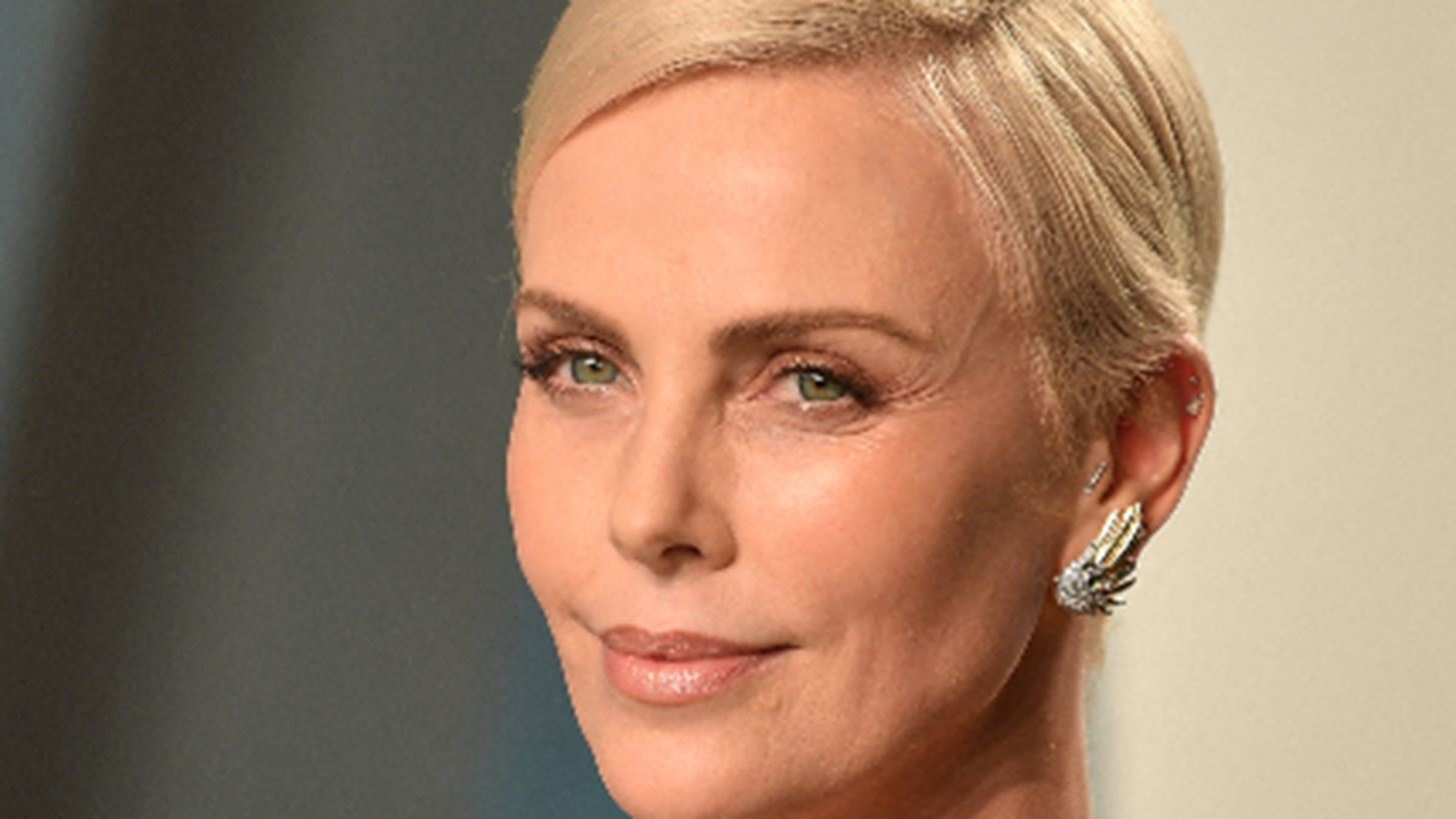 &#x397; Charlize Theron &#x3BA;&#x3B1;&#x3B9; &#x3BF; &quot;&#x3BC;&#x3C5;&#x3C3;&#x3C4;&#x3B7;&#x3C1;&#x3B9;&#x3CE;&#x3B4;&#x3B7;&#x3C2; &#x3C3;&#x3C5;&#x3BD;&#x3BF;&#x3B4;&#x3CC;&#x3C2;&quot; &#x3C4;&#x3B7;&#x3C2; &#x3C3;&#x3C4;&#x3BF; Super Bowl