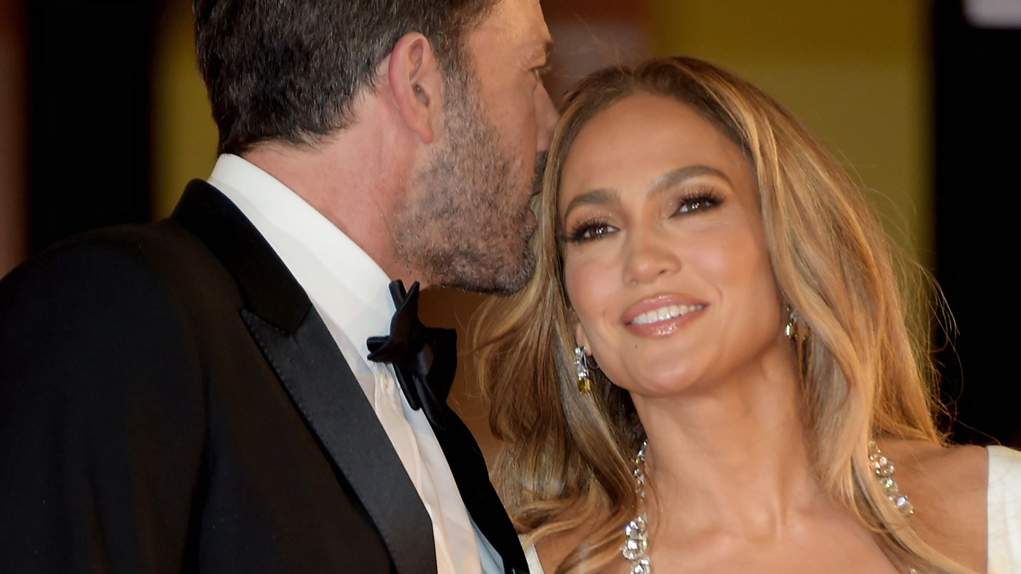 &quot;&#x391;&#x3C5;&#x3C4;&#x3CC; &#x3BC;&#x3B1;&#x3C2; &#x3AD;&#x3BA;&#x3B1;&#x3C8;&#x3B5;&quot; | H Jennifer Lopez &#x3B1;&#x3C0;&#x3BF;&#x3BA;&#x3B1;&#x3BB;&#x3CD;&#x3C0;&#x3C4;&#x3B5;&#x3B9; &#x3C4;&#x3B9; &#x3C0;&#x3AE;&#x3B3;&#x3B5; &#x3BB;&#x3AC;&#x3B8;&#x3BF;&#x3C2; &#x3CC;&#x3C4;&#x3B1;&#x3BD; &#x3C0;&#x3C1;&#x3C9;&#x3C4;&#x3BF;&#x3B5;&#x3C1;&#x3C9;&#x3C4;&#x3B5;&#x3CD;&#x3C4;&#x3B7;&#x3BA;&#x3B5; &#x3C4;&#x3BF;&#x3BD; Ben Affleck