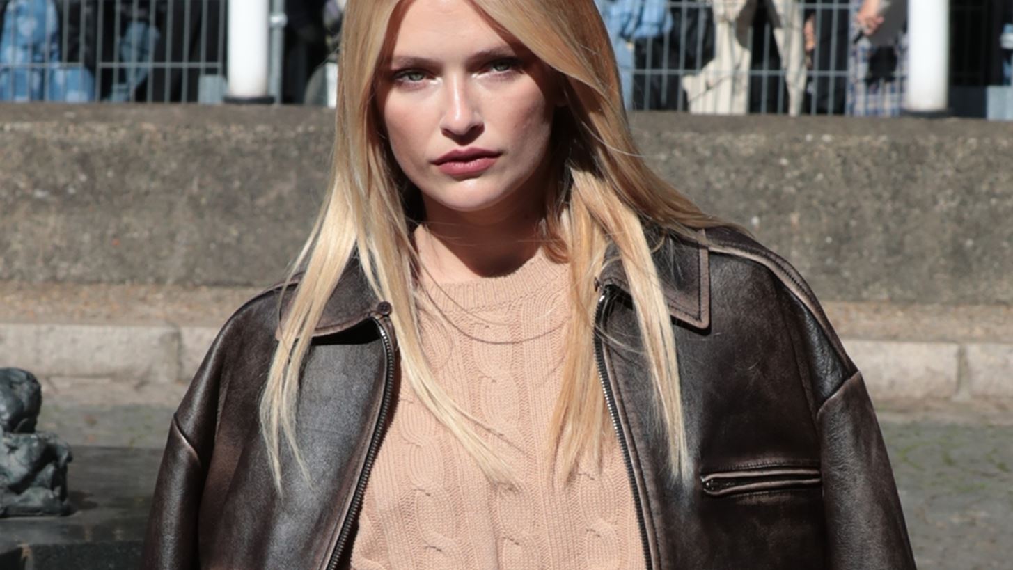 Camille Razat | &#x397; 27&#x3C7;&#x3C1;&#x3BF;&#x3BD;&#x3B7; &#x393;&#x3B1;&#x3BB;&#x3BB;&#x3AF;&#x3B4;&#x3B1; &#x3B7;&#x3B8;&#x3BF;&#x3C0;&#x3BF;&#x3B9;&#x3CC;&#x3C2; &#x3C0;&#x3BF;&#x3C5; &#x3B1;&#x3C0;&#x3AD;&#x3BA;&#x3C4;&#x3B7;&#x3C3;&#x3B5; &#x3B5;&#x3BA;&#x3B1;&#x3C4;&#x3BF;&#x3BC;&#x3BC;&#x3CD;&#x3C1;&#x3B9;&#x3B1; fans &#x3BC;&#x3AD;&#x3C3;&#x3B1; &#x3B1;&#x3C0;&#x3CC; &#x3C4;&#x3BF;&#x3BD; &#x3C1;&#x3CC;&#x3BB;&#x3BF; &#x3C4;&#x3B7;&#x3C2; &#x3C3;&#x3C4;&#x3BF; &#x27;Emily In Paris&#x27;