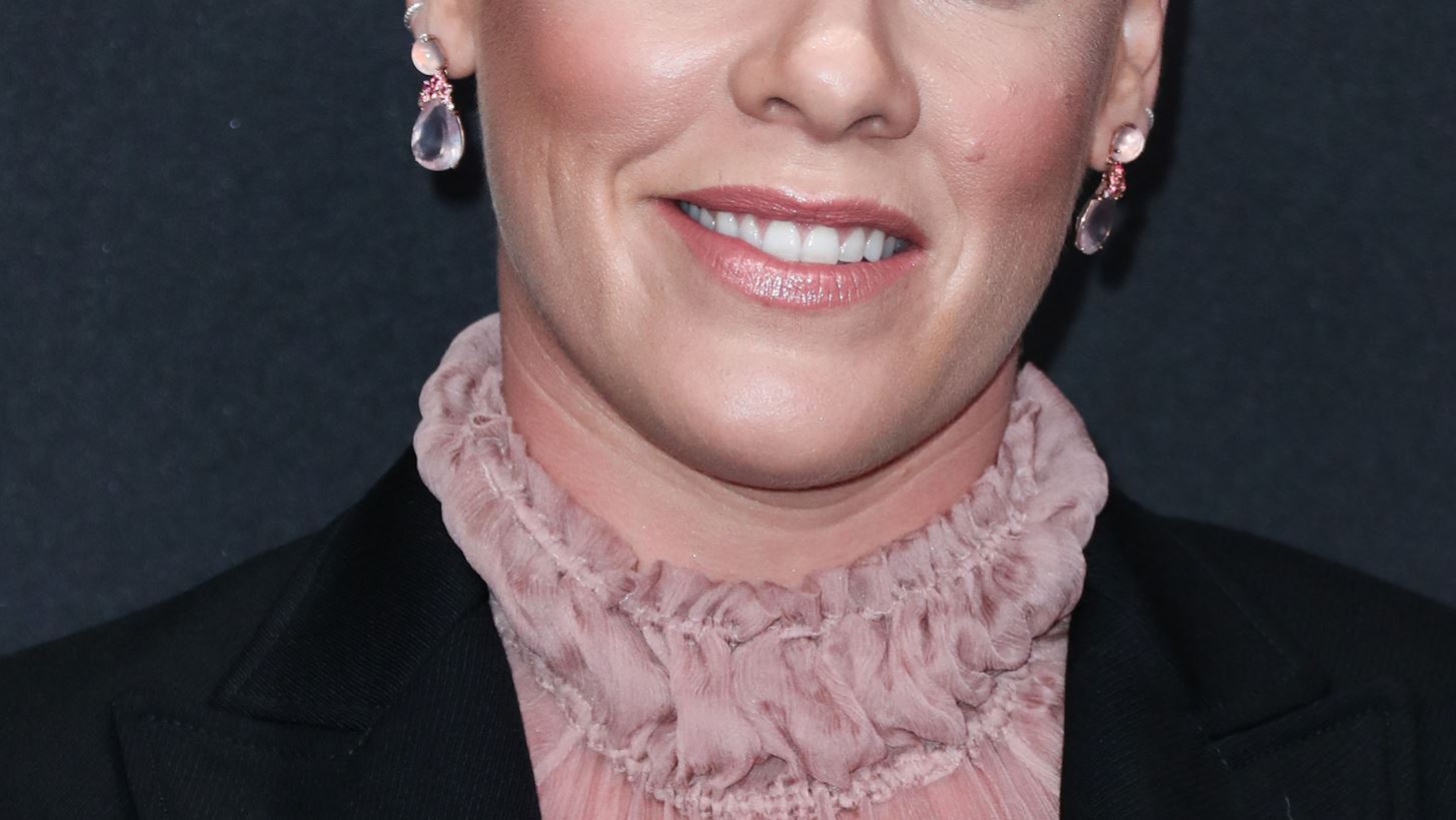 Pink | H &#x3C5;&#x3C0;&#x3BF;&#x3C3;&#x3C4;&#x3AE;&#x3C1;&#x3B9;&#x3BE;&#x3AE; &#x3C4;&#x3B7;&#x3C2; &#x3C3;&#x3C4;&#x3B7;&#x3BD; &#x3BD;&#x3BF;&#x3C1;&#x3B2;&#x3B7;&#x3B3;&#x3B9;&#x3BA;&#x3AE; &#x3BF;&#x3BC;&#x3AC;&#x3B4;&#x3B1; &#x3C7;&#x3AC;&#x3BD;&#x3C4;&#x3BC;&#x3C0;&#x3BF;&#x3BB; &#x3BC;&#x3B5;&#x3C4;&#x3AC; &#x3C4;&#x3BF; &quot;&#x3C3;&#x3B5;&#x3BE;&#x3B9;&#x3C3;&#x3C4;&#x3B9;&#x3BA;&#x3CC;&quot; &#x3C0;&#x3C1;&#x3CC;&#x3C3;&#x3C4;&#x3B9;&#x3BC;&#x3BF;