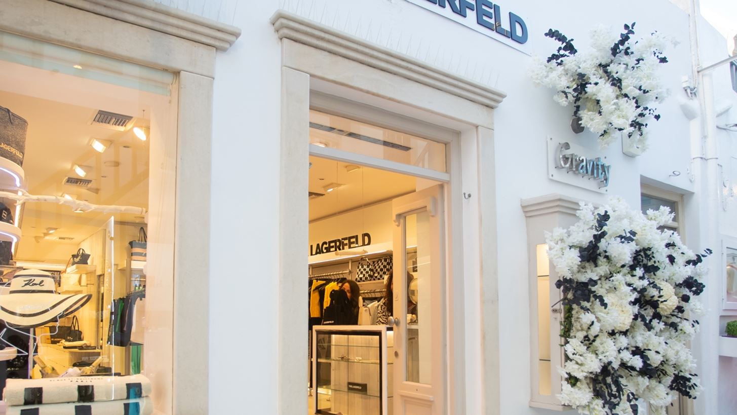&#x397; Karl Lagerfeld &#x3BA;&#x3B1;&#x3BB;&#x3C9;&#x3C3;&#x3BF;&#x3C1;&#x3AF;&#x3B6;&#x3B5;&#x3B9; &#x3C4;&#x3BF; &#x3BA;&#x3B1;&#x3BB;&#x3BF;&#x3BA;&#x3B1;&#x3AF;&#x3C1;&#x3B9; &#x3BC;&#x3B5; &#x3C4;&#x3B1; &#x3B5;&#x3B3;&#x3BA;&#x3B1;&#x3AF;&#x3BD;&#x3B9;&#x3B1; &#x3C4;&#x3BF;&#x3C5; &#x3C0;&#x3C1;&#x3CE;&#x3C4;&#x3BF;&#x3C5; &#x3C4;&#x3B7;&#x3C2; pop up store &#x3C3;&#x3C4;&#x3B7; &#x39C;&#x3CD;&#x3BA;&#x3BF;&#x3BD;&#x3BF;
