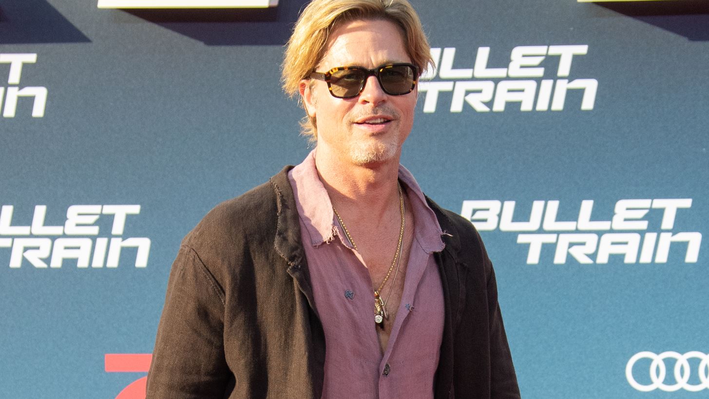&#x39F; Brad Pitt &#x3B1;&#x3C0;&#x3BF;&#x3BA;&#x3AC;&#x3BB;&#x3C5;&#x3C8;&#x3B5; &#x3C0;&#x3BF;&#x3B9;&#x3BF;&#x3C5;&#x3C2; &#x3C3;&#x3C4;&#x3B1;&#x3C1; &#x3B8;&#x3B5;&#x3C9;&#x3C1;&#x3B5;&#x3AF; &#x3C0;&#x3B9;&#x3BF; &#x3B3;&#x3BF;&#x3B7;&#x3C4;&#x3B5;&#x3C5;&#x3C4;&#x3B9;&#x3BA;&#x3BF;&#x3CD;&#x3C2;