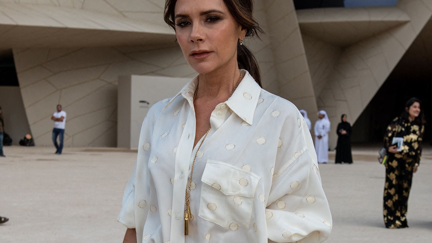 Victoria Beckham | To throwback &#x3B2;&#x3AF;&#x3BD;&#x3C4;&#x3B5;&#x3BF; &#x3B1;&#x3C0;&#x3CC; &#x3C4;&#x3B7;&#x3BD; &#x3B5;&#x3C0;&#x3BF;&#x3C7;&#x3AE; &#x3C4;&#x3C9;&#x3BD; Spice Girls &#x3C0;&#x3BF;&#x3C5; &#x3B1;&#x3BD;&#x3AD;&#x3B2;&#x3B1;&#x3C3;&#x3B5; &#x3B3;&#x3B9;&#x3B1; &#x3C4;&#x3B1; &#x3B3;&#x3B5;&#x3BD;&#x3AD;&#x3B8;&#x3BB;&#x3B9;&#x3B1; &#x3C4;&#x3B7;&#x3C2; Emma Bunton