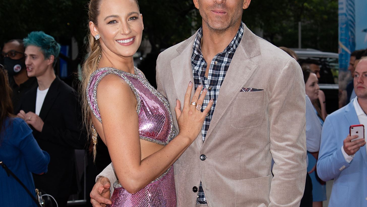 Blake Lively - Ryan Reynolds | &#x398;&#x3B1; &#x3B4;&#x3CE;&#x3C3;&#x3BF;&#x3C5;&#x3BD; 1 &#x3B5;&#x3BA;&#x3B1;&#x3C4;&#x3BF;&#x3BC;&#x3BC;&#x3CD;&#x3C1;&#x3B9;&#x3BF; &#x3B4;&#x3BF;&#x3BB;&#x3AC;&#x3C1;&#x3B9;&#x3B1; &#x3C3;&#x3C4;&#x3BF;&#x3C5;&#x3C2; &#x3C0;&#x3C1;&#x3CC;&#x3C3;&#x3C6;&#x3C5;&#x3B3;&#x3B5;&#x3C2; &#x3B1;&#x3C0;&#x3CC; &#x3C4;&#x3B7;&#x3BD; &#x39F;&#x3C5;&#x3BA;&#x3C1;&#x3B1;&#x3BD;&#x3AF;&#x3B1;